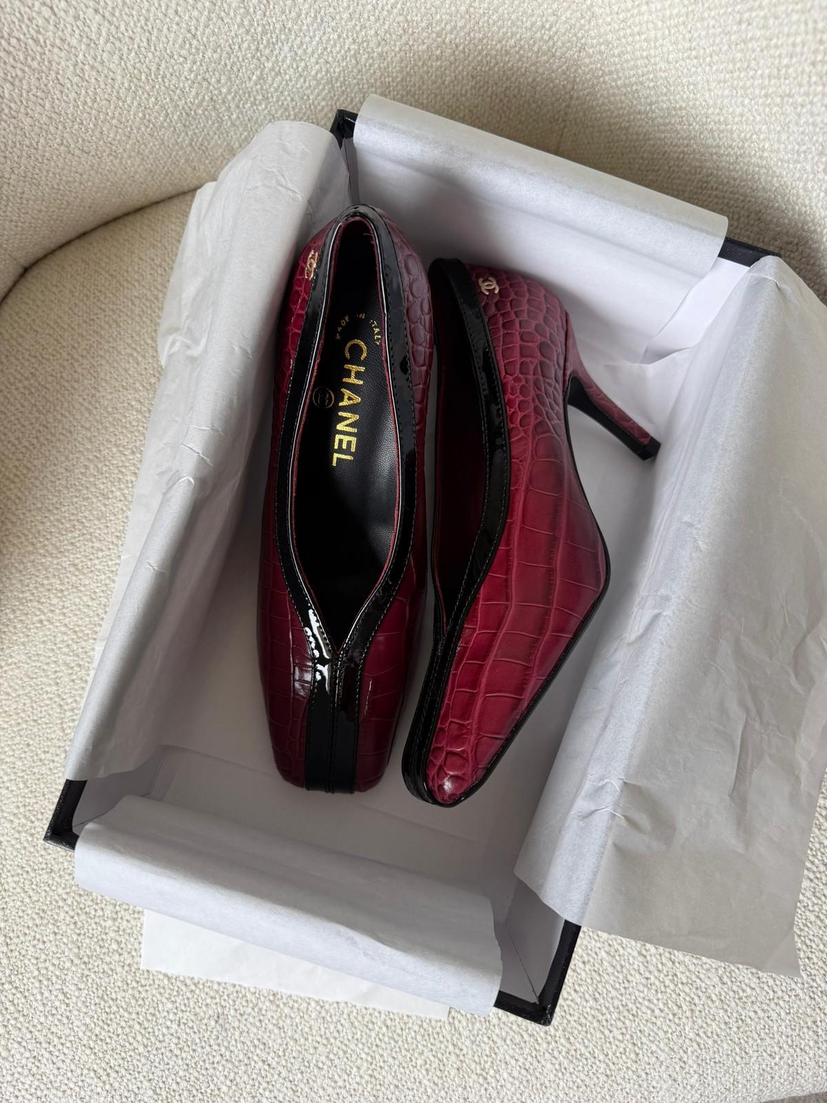 Chanel Crocodile-Embossed Patent Leather Pumps with Black Trim · 3