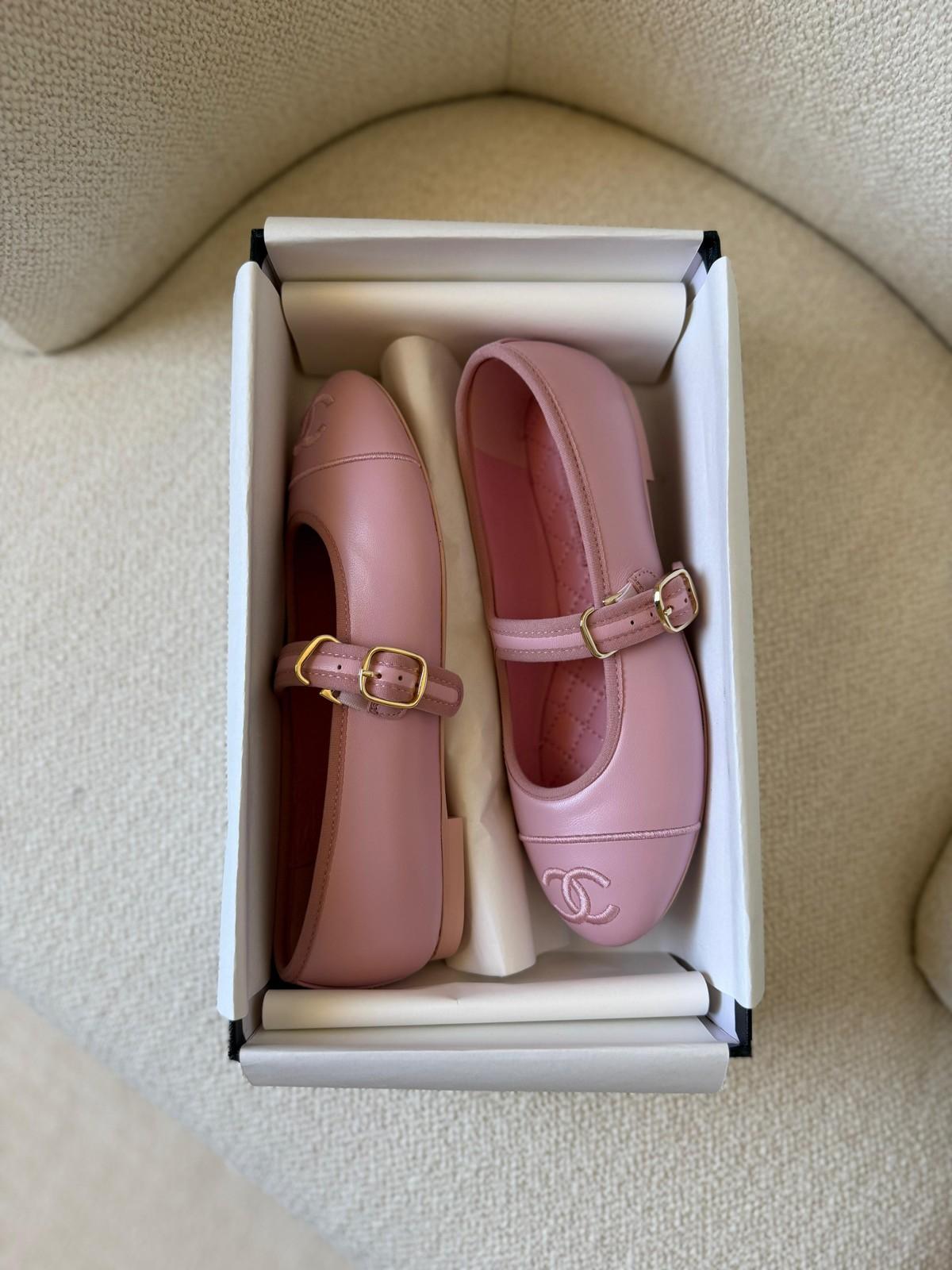 Chanel CC Mary Jane Flats in Lambskin (White / Pink / Black) · 2