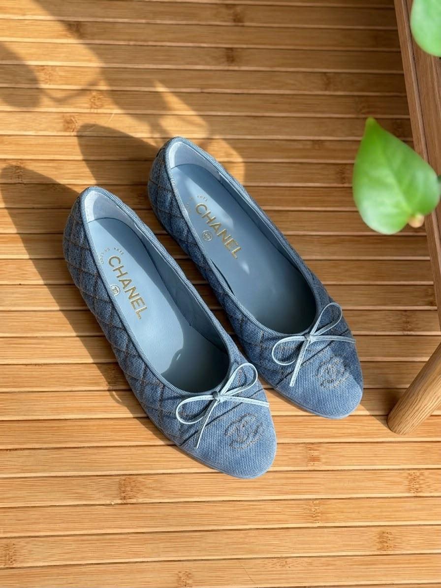 Chanel CC Denim Ballet Flats in Light Blue Denim · 2