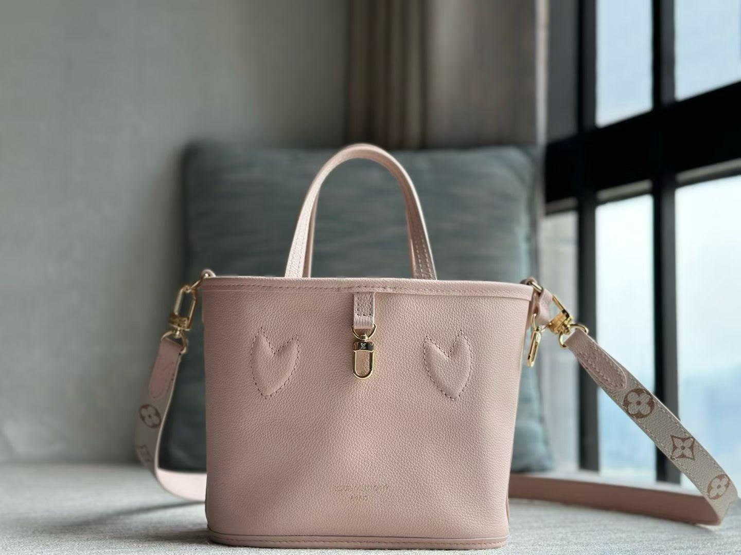 Louis Vuitton Neverfull Inside Out BB in pink · 3