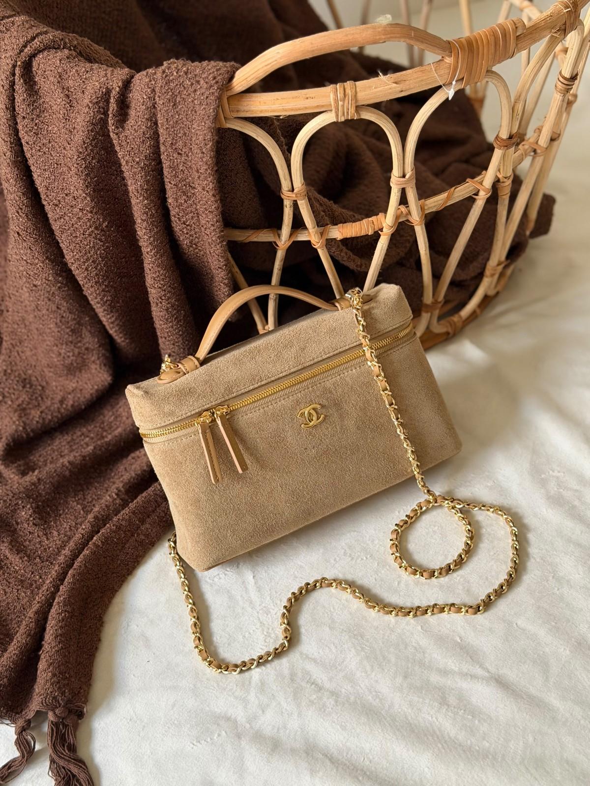 Chanel Vanity with Chain bag in suede calfskin · 3
