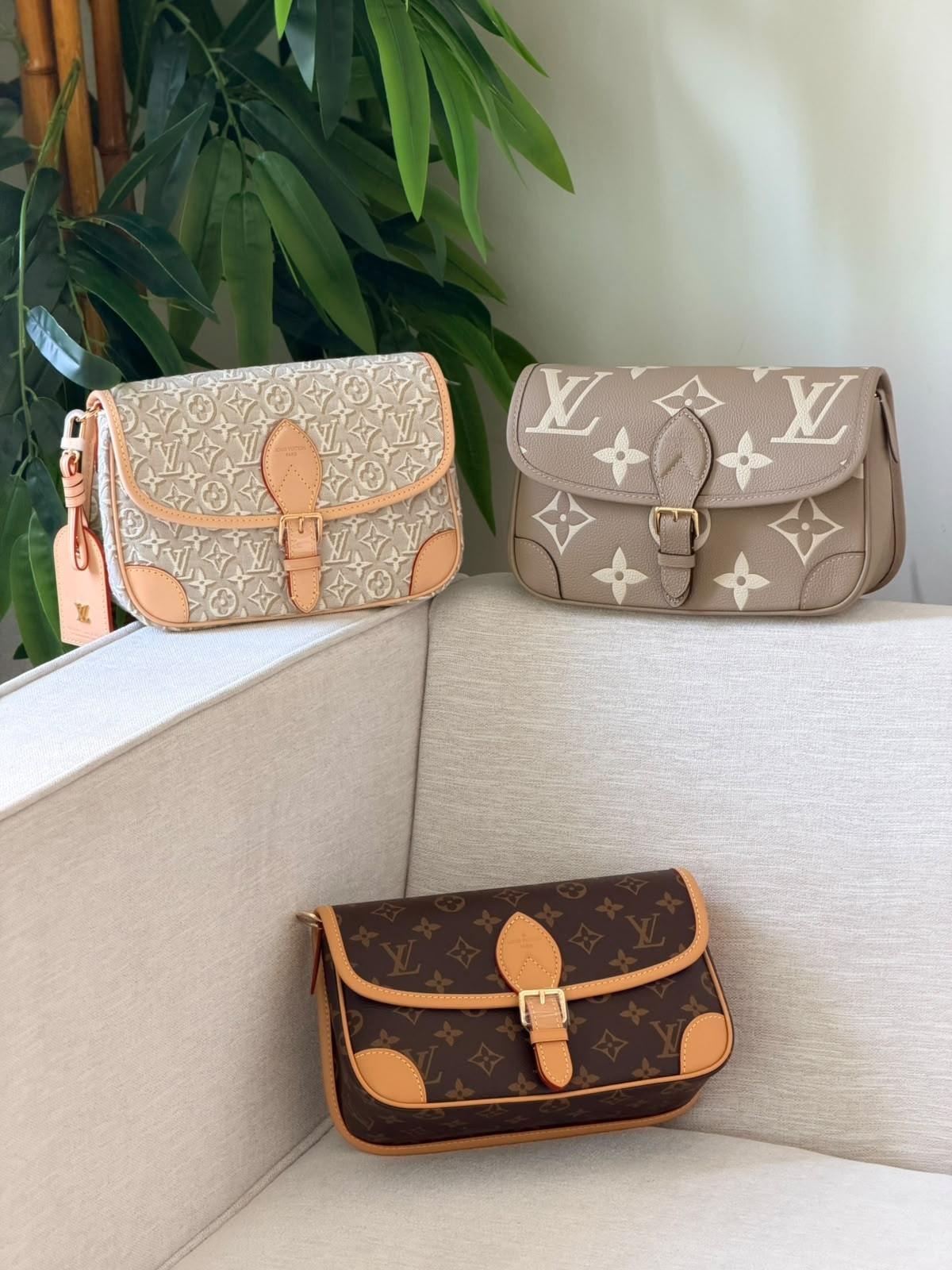 حقيبة لويس فيتون جلدية بغطاء أمامي ولسان بإبزيم (Louis Vuitton) · 3