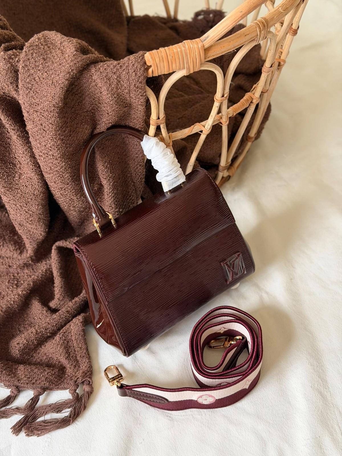 Louis Vuitton Epi leather top-handle flap bag with a wide LOUIS jacquard strap · 3