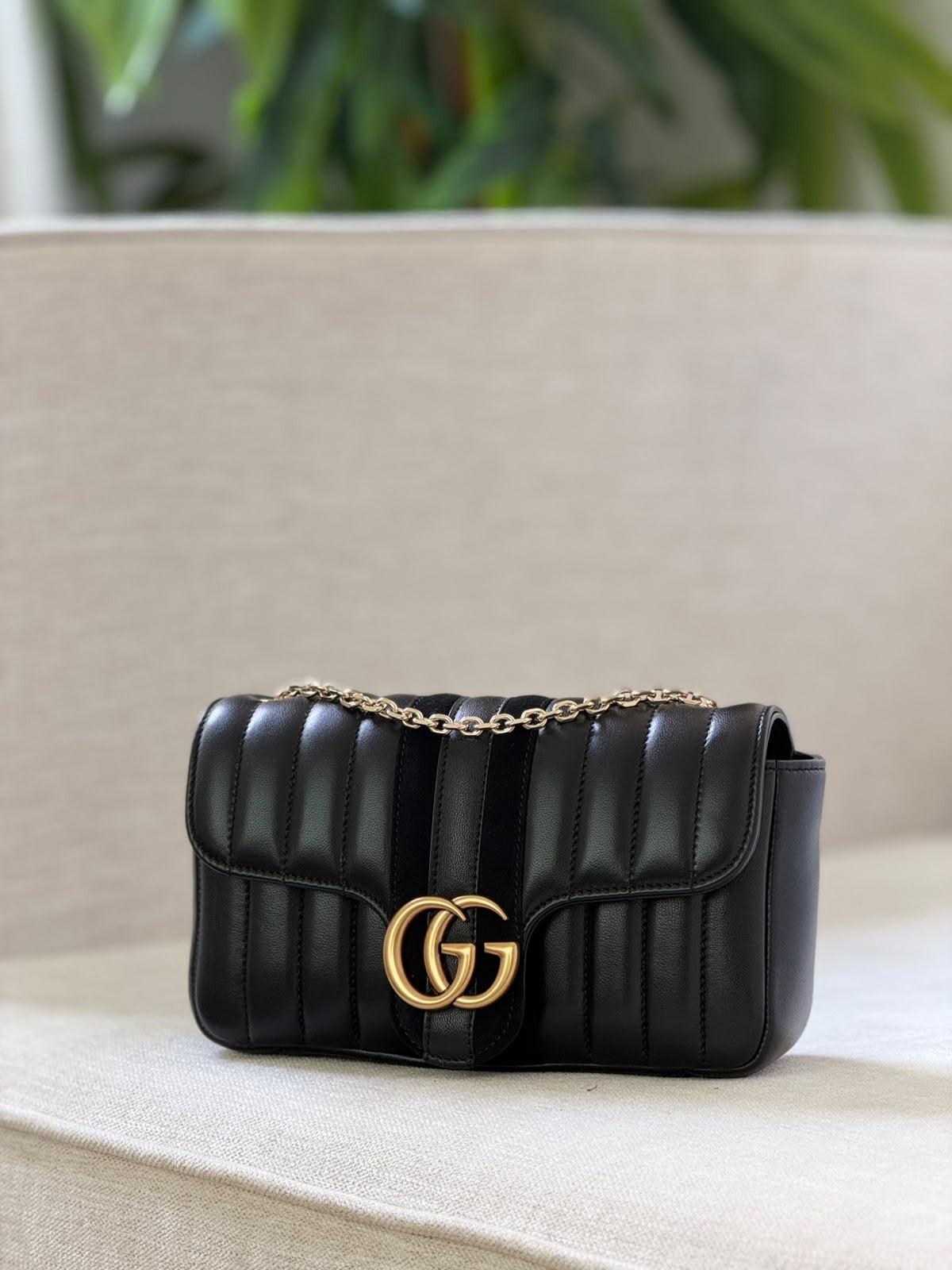 حقيبة غوتشي جي جي مارمونت بسلسلة وشريط ويب (Gucci) · 2