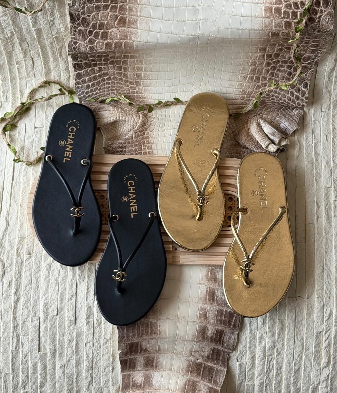 Chanel CC thong sandals in calfskin · 3