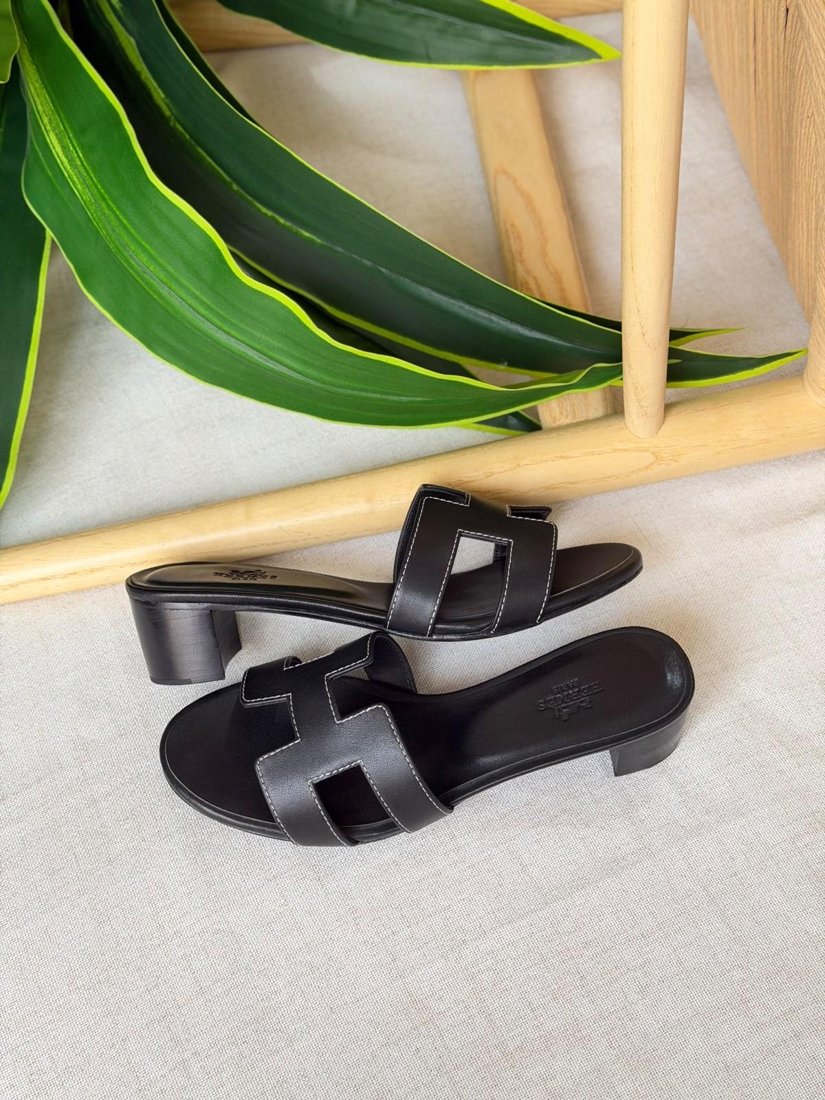 Hermès Oran Sandal in Black Calfskin with White Topstitching · 3