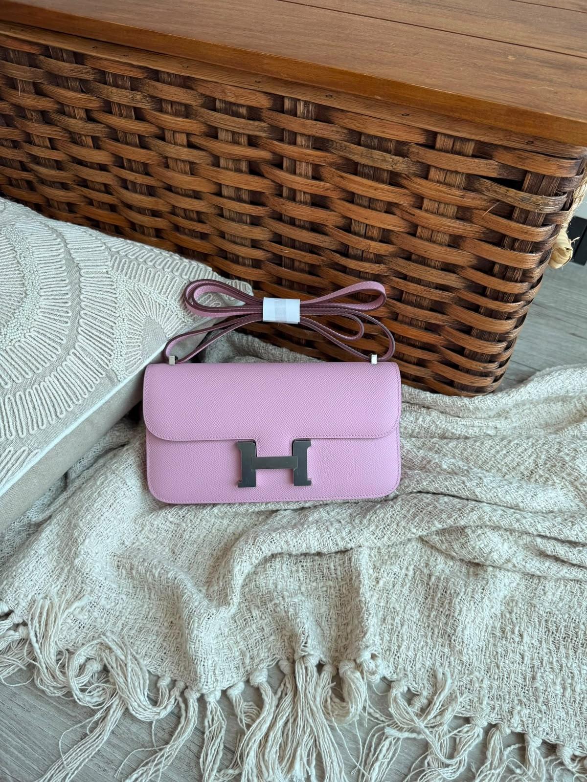 Hermès Constance Long Wallet in Epsom Leather with Gold Hardware · 3