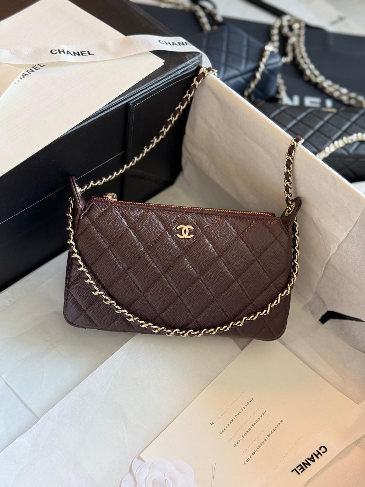 Chanel quilted zip-top bag with gold chain · 2