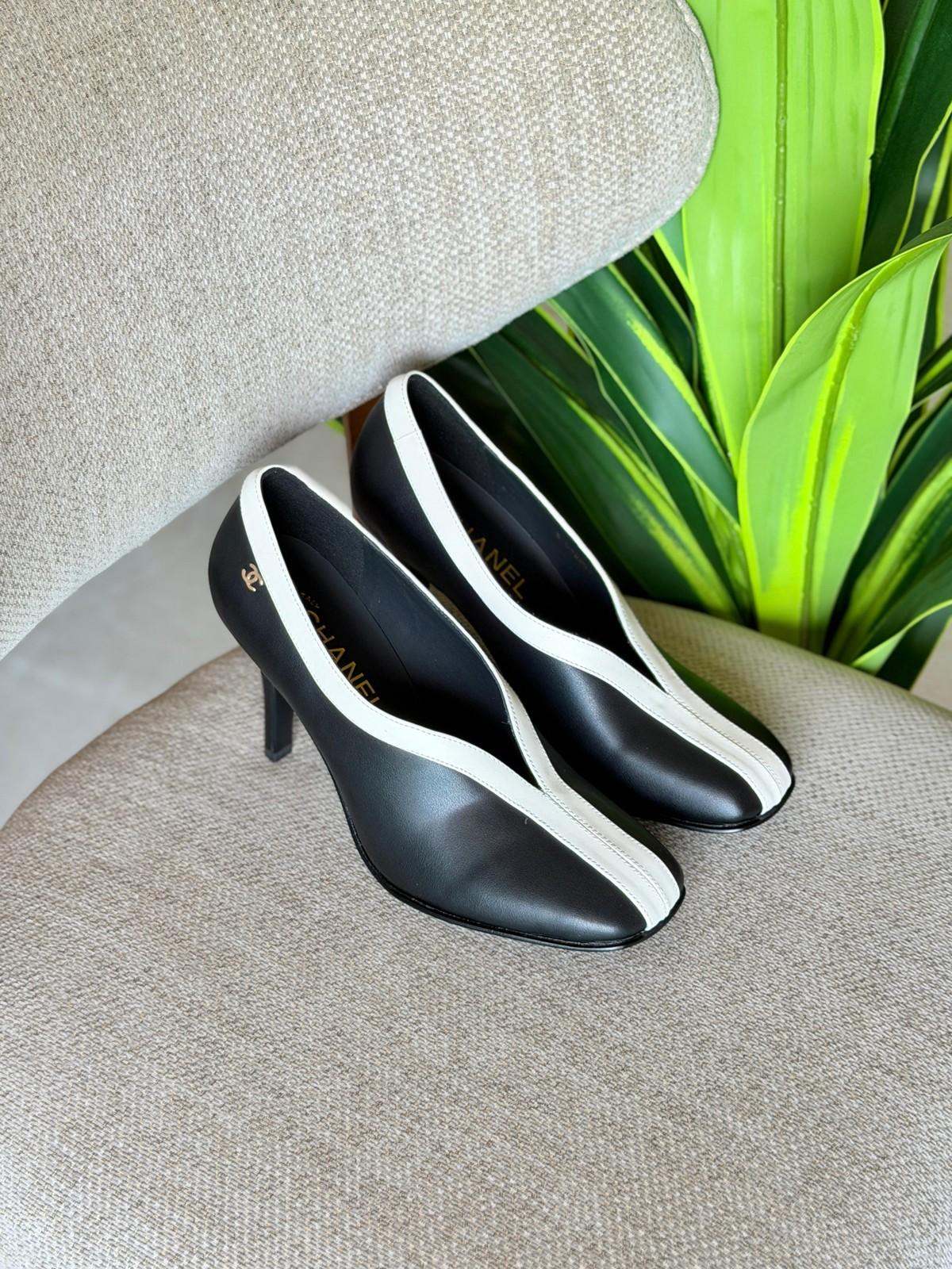 Chanel Slingback Pumps in Black Leather with White Trim · 2