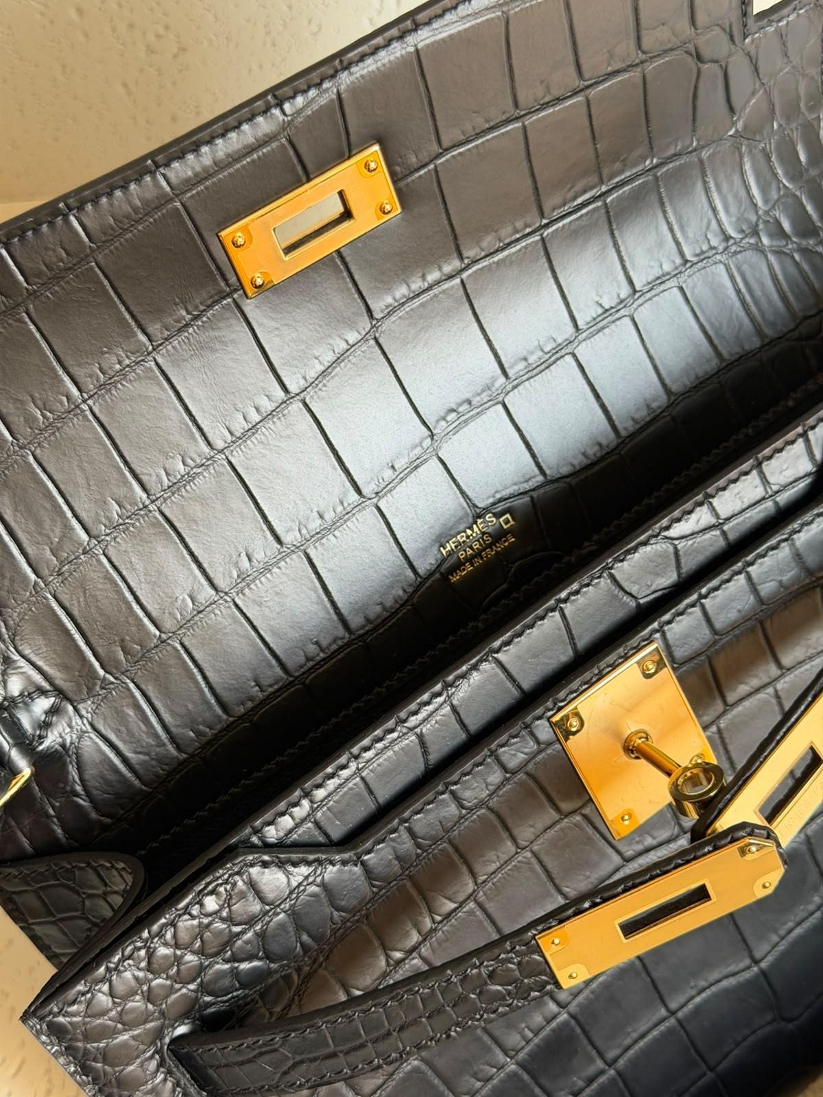 Hermès Kelly Dépêches 25 Clutch in Black Alligator with Gold and Palladium Hardware · 3