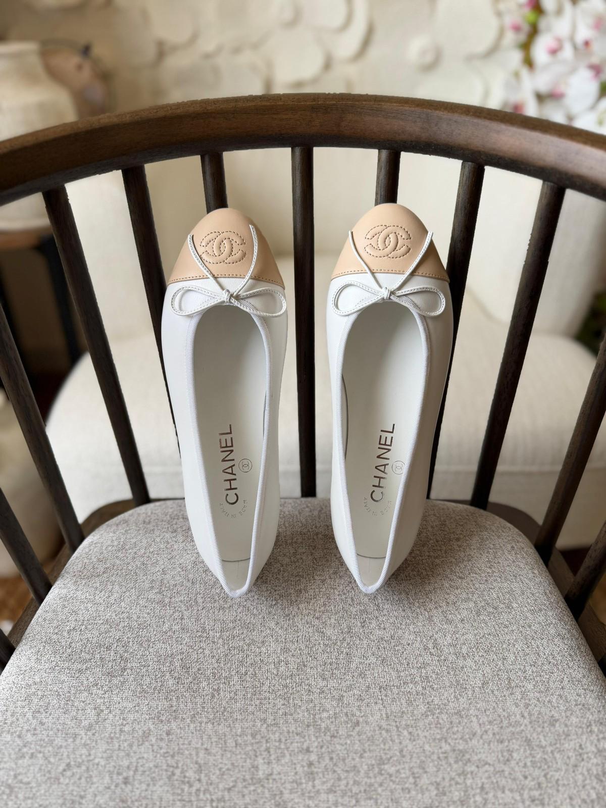 Chanel Classic Ballet Flats in Lambskin with CC Toe Cap · 3