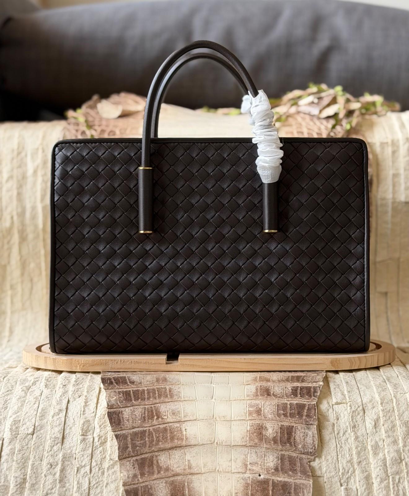Bottega Veneta Andiamo bag in intrecciato leather · 2