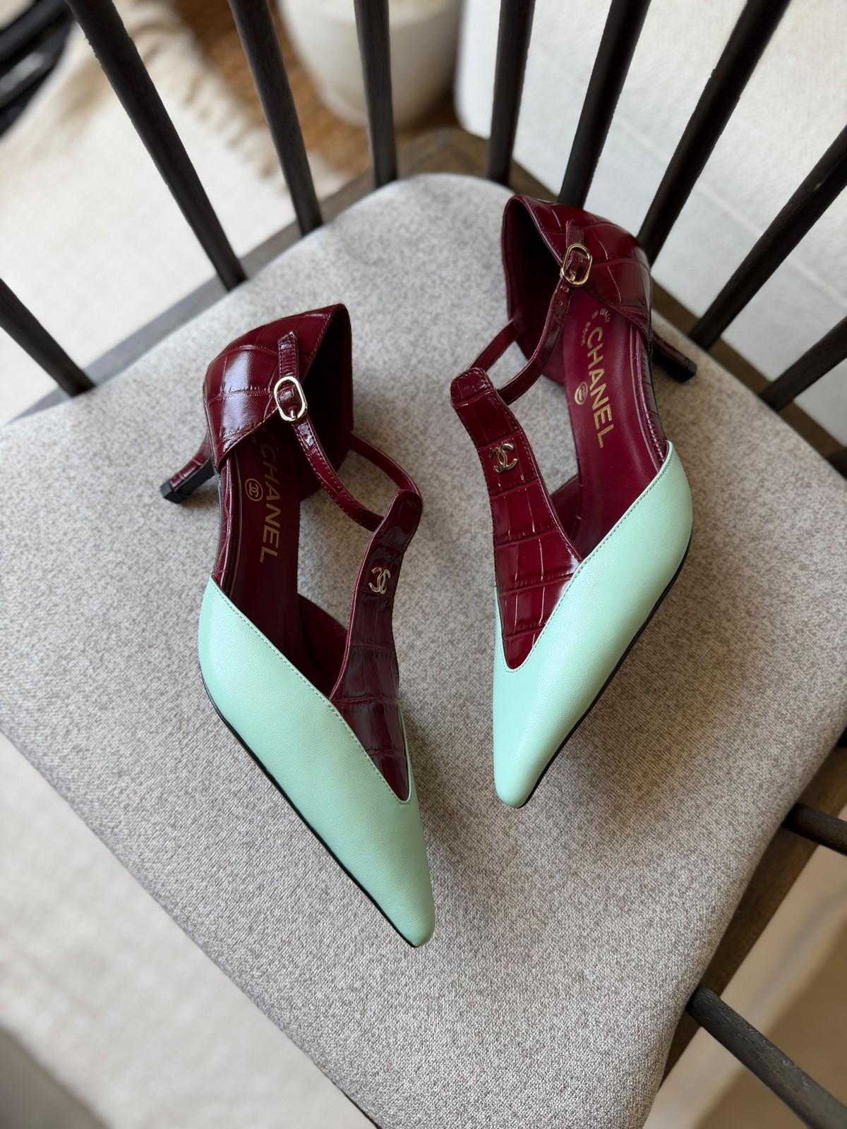 Chanel Slingback Pointed Pumps in Mint Green and Burgundy Croc-Embossed Leather · 2