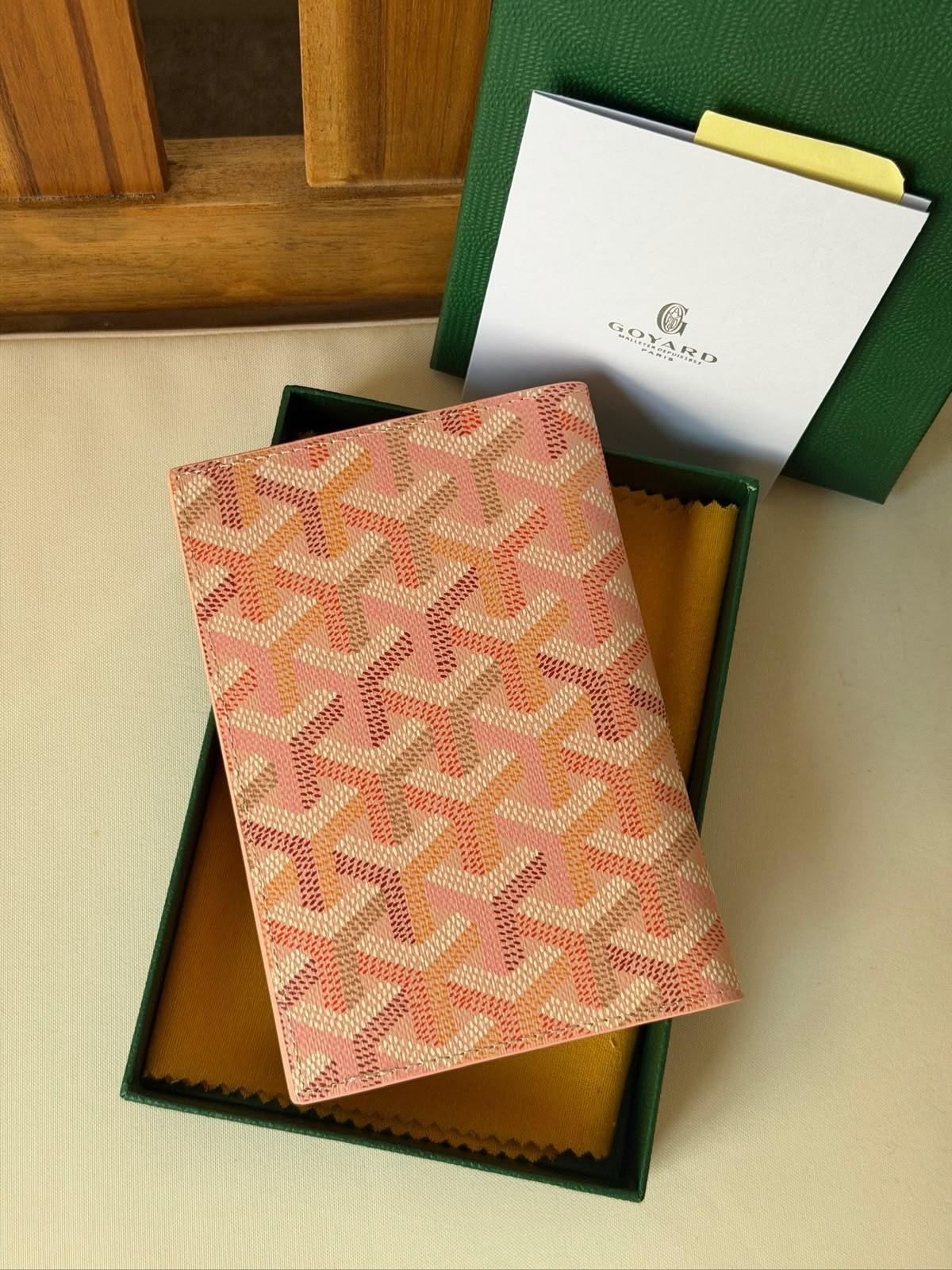 Goyard Bi-Fold Card Wallet, Goyardine Canvas, 6 Card Slots · 3