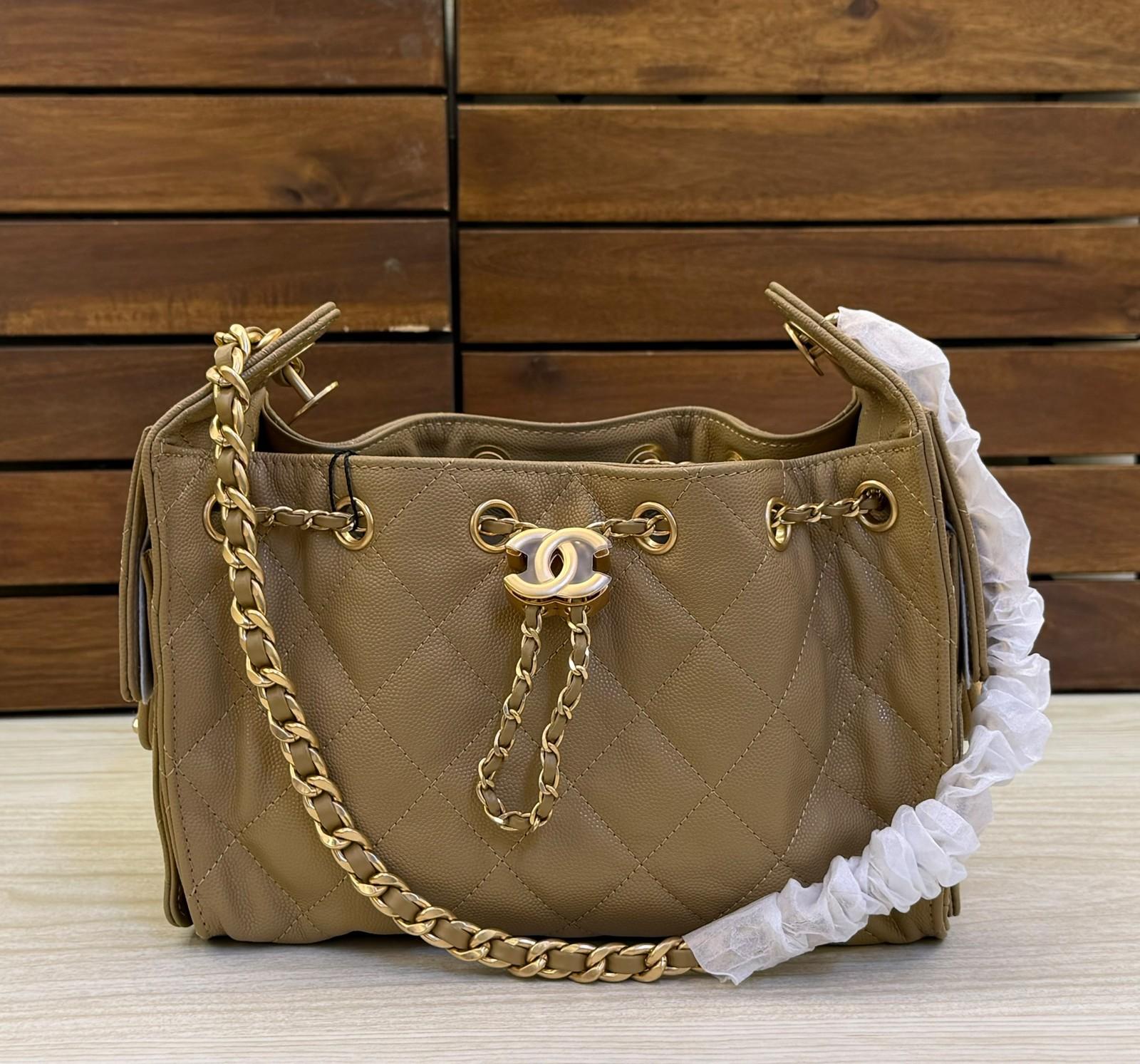 Chanel 25 Small hobo bag in diamond-quilted leather · 2