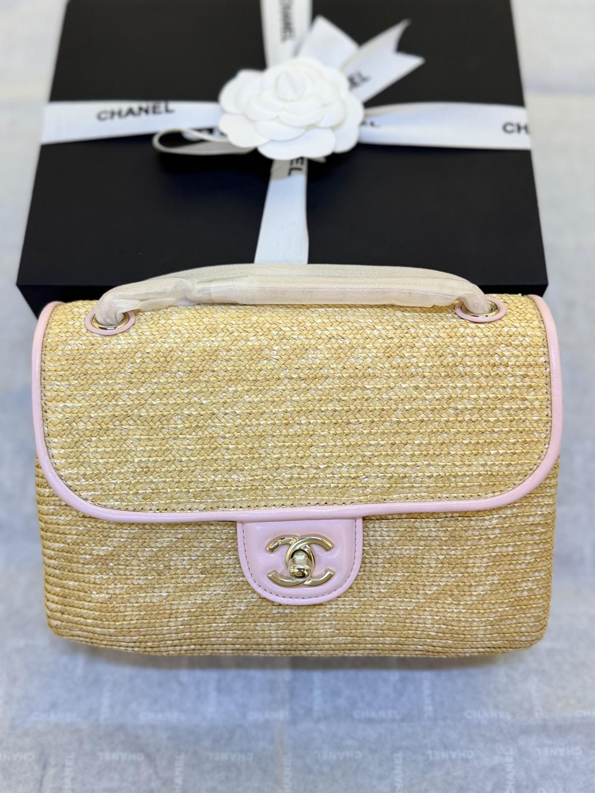 Chanel Flap bag in woven raffia with leather trim · 3