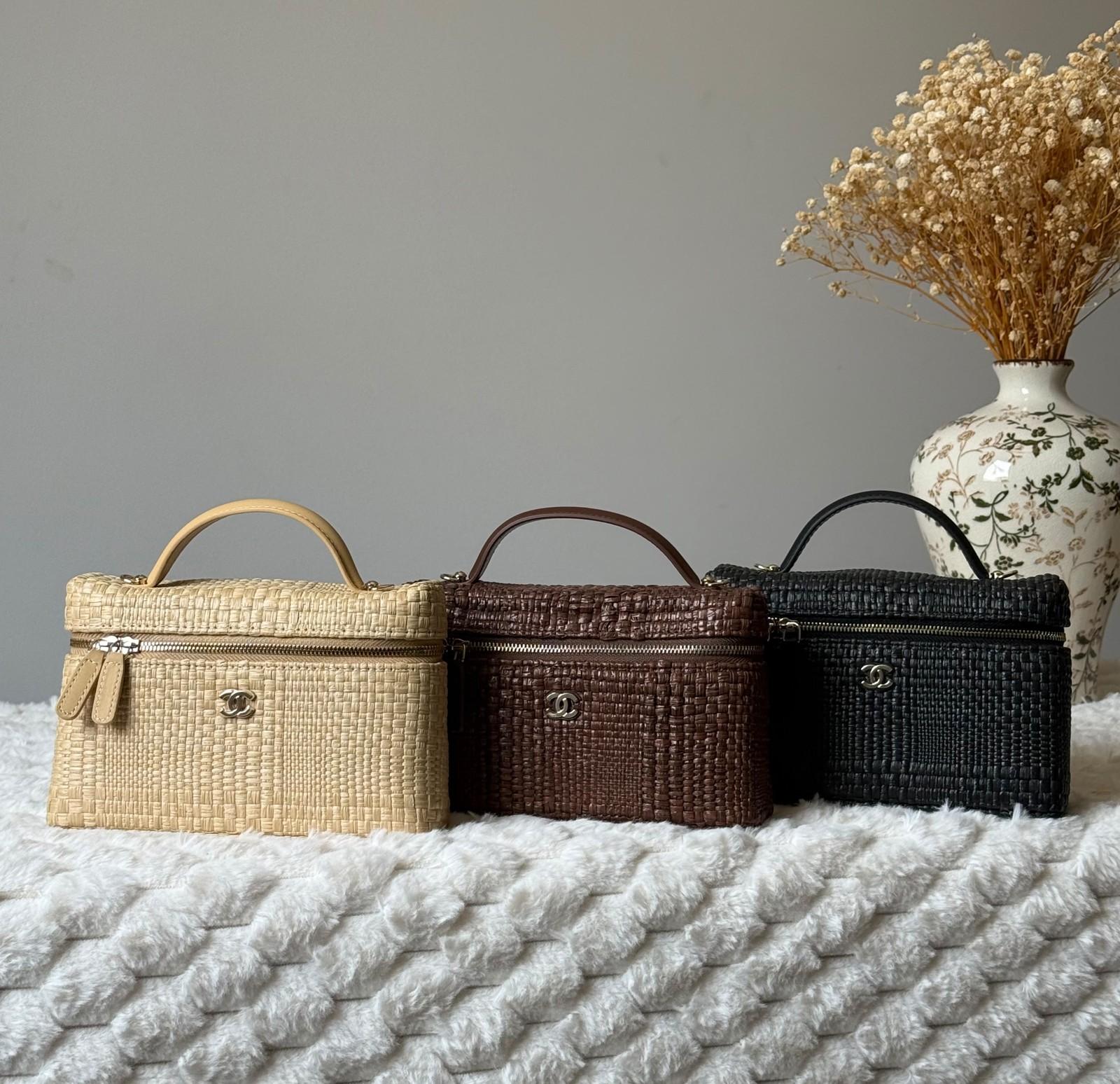 Chanel woven raffia top-handle vanity case · 3