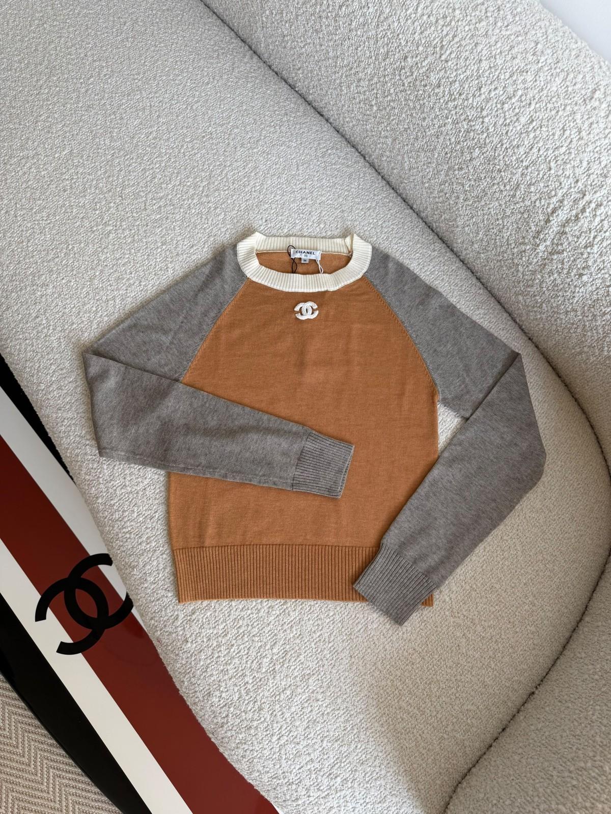 Chanel CC Logo Colour-Block Knit Sweater in Camel and Grey · 3