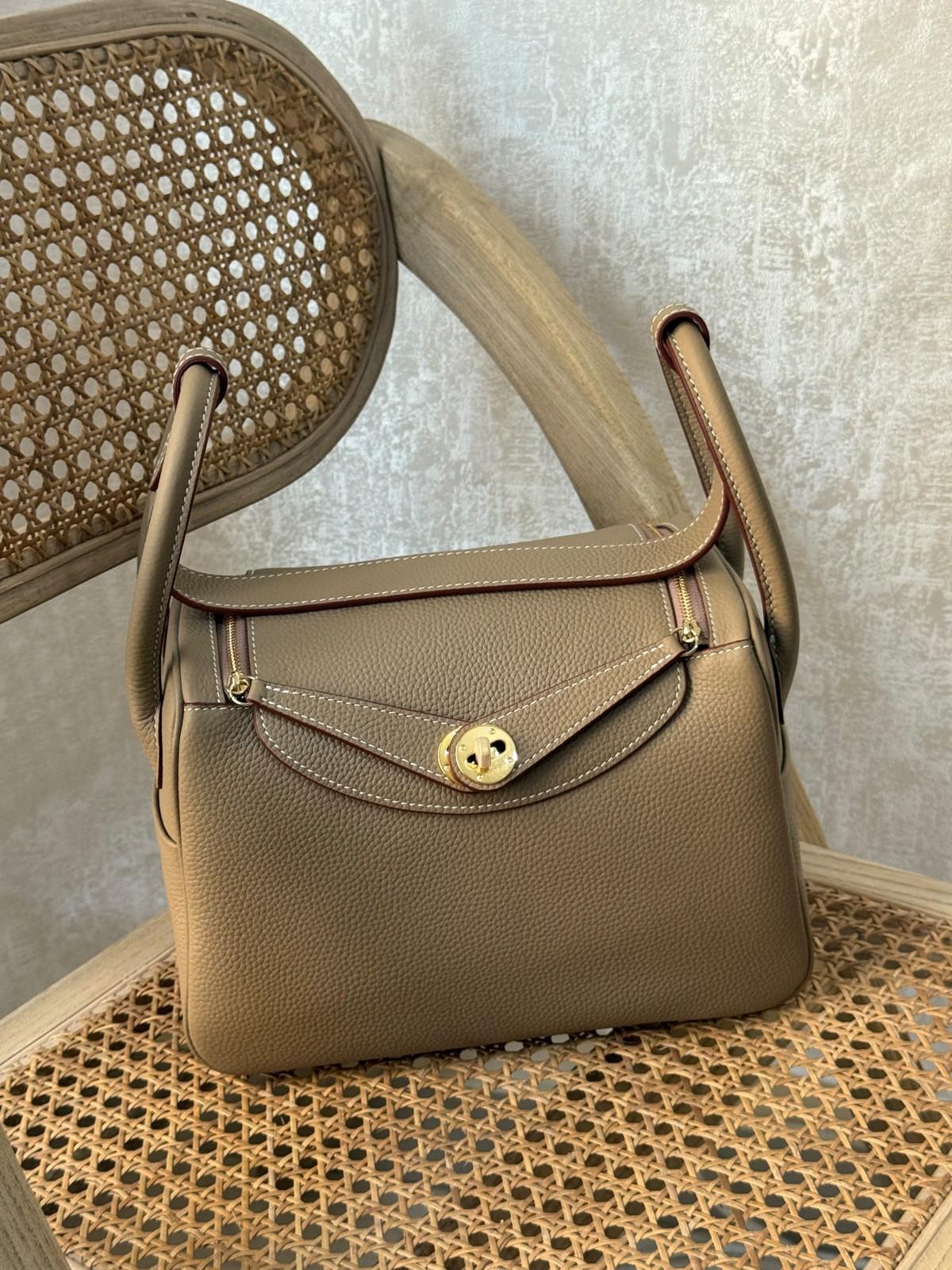 Hermès Lindy Bag in Taurillon Clemence Leather · 3