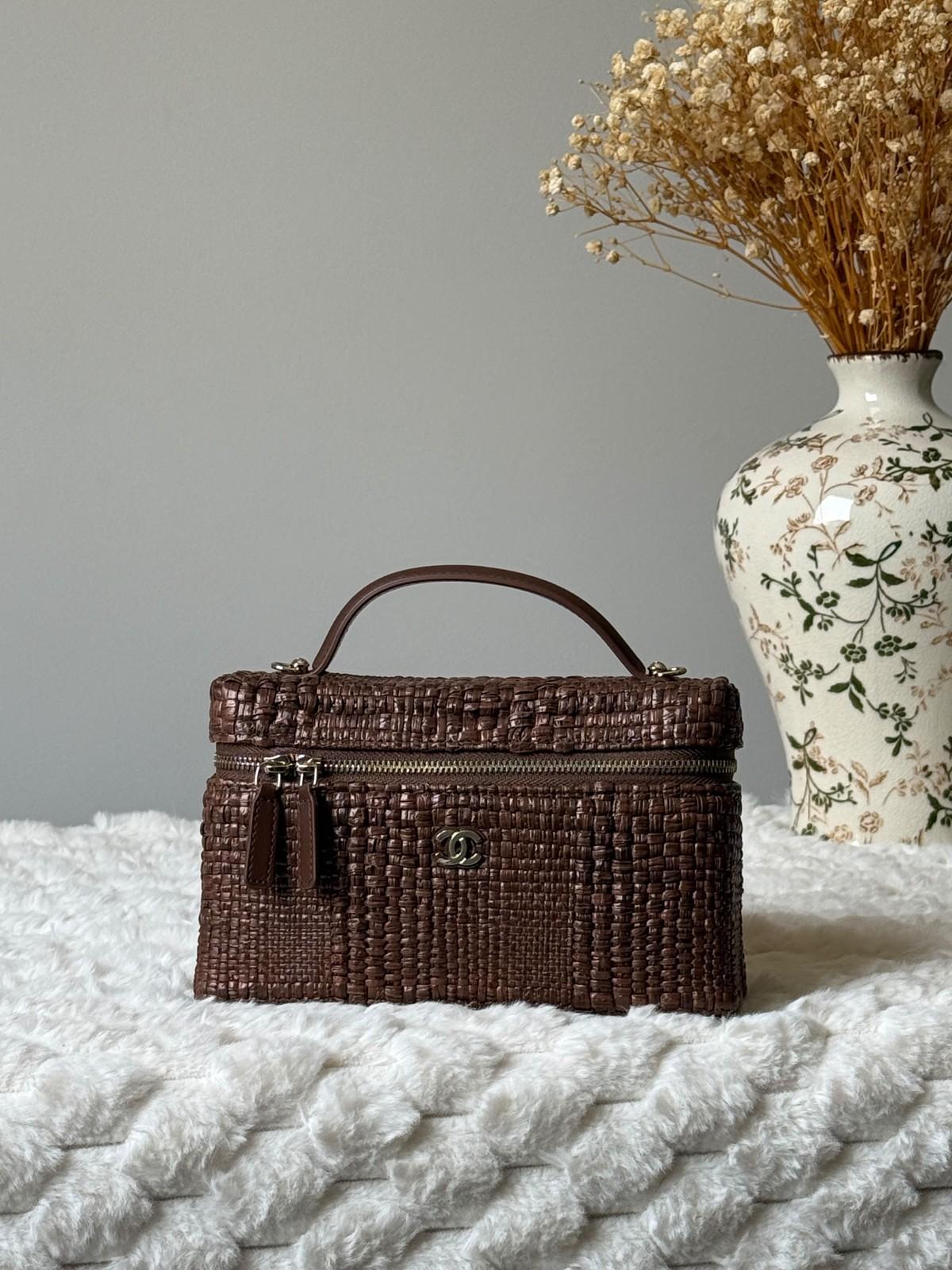 Chanel woven raffia top-handle vanity case · 2