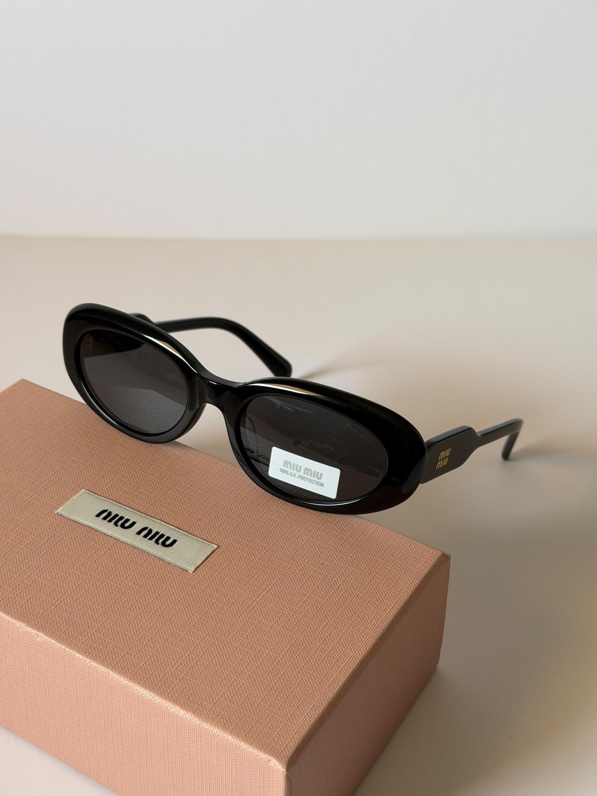 Miu Miu oval acetate sunglasses with logo plaque · 3