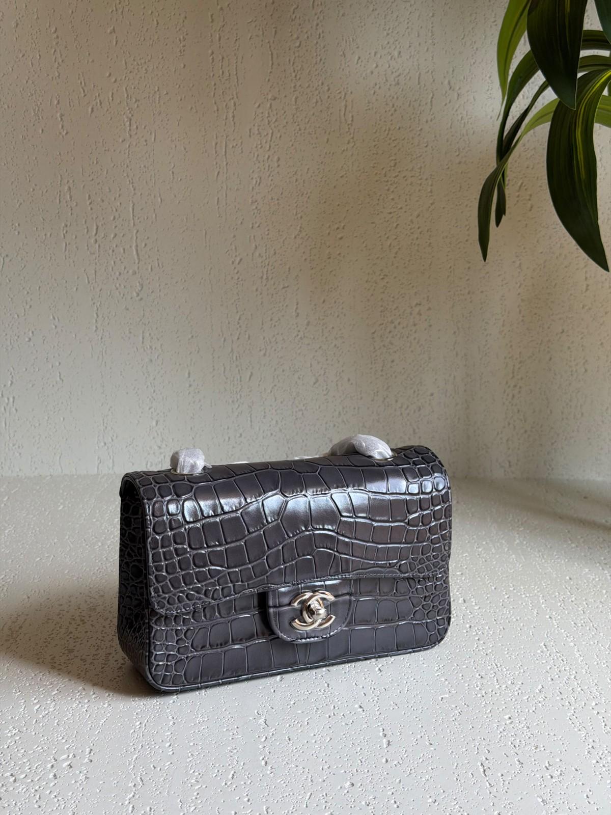 Chanel Classic Flap Bag 20cm in Black Crocodile with Gold Hardware · 3