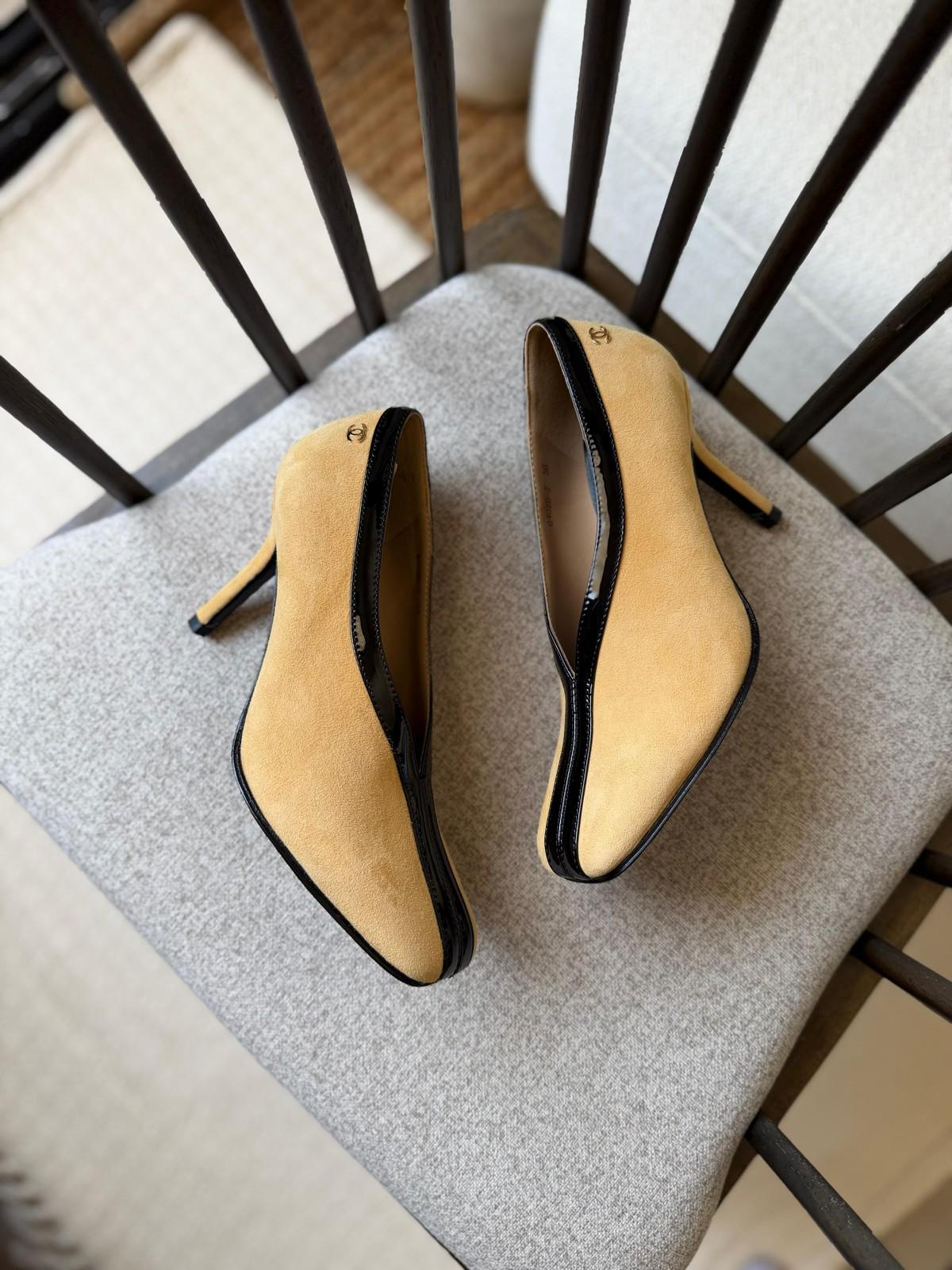 Chanel CC Logo Beige Suede and Black Patent Leather Pumps · 3