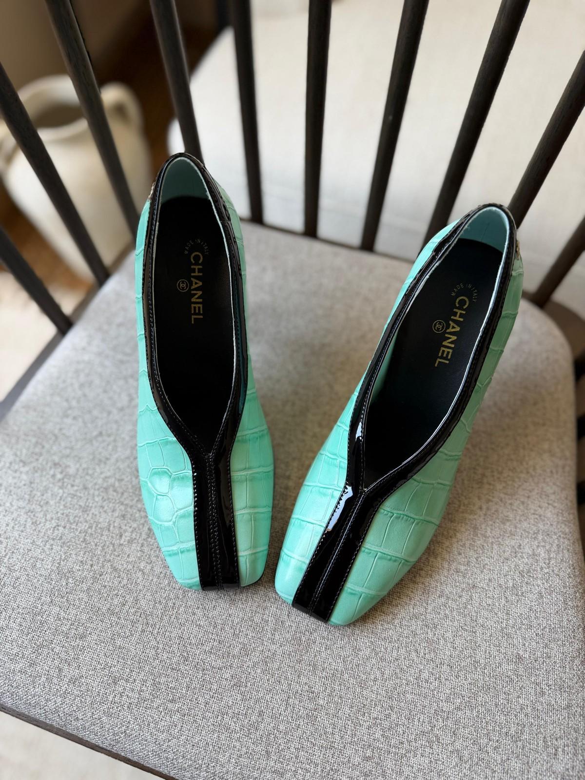 Chanel croc-embossed patent slingback pumps · 2