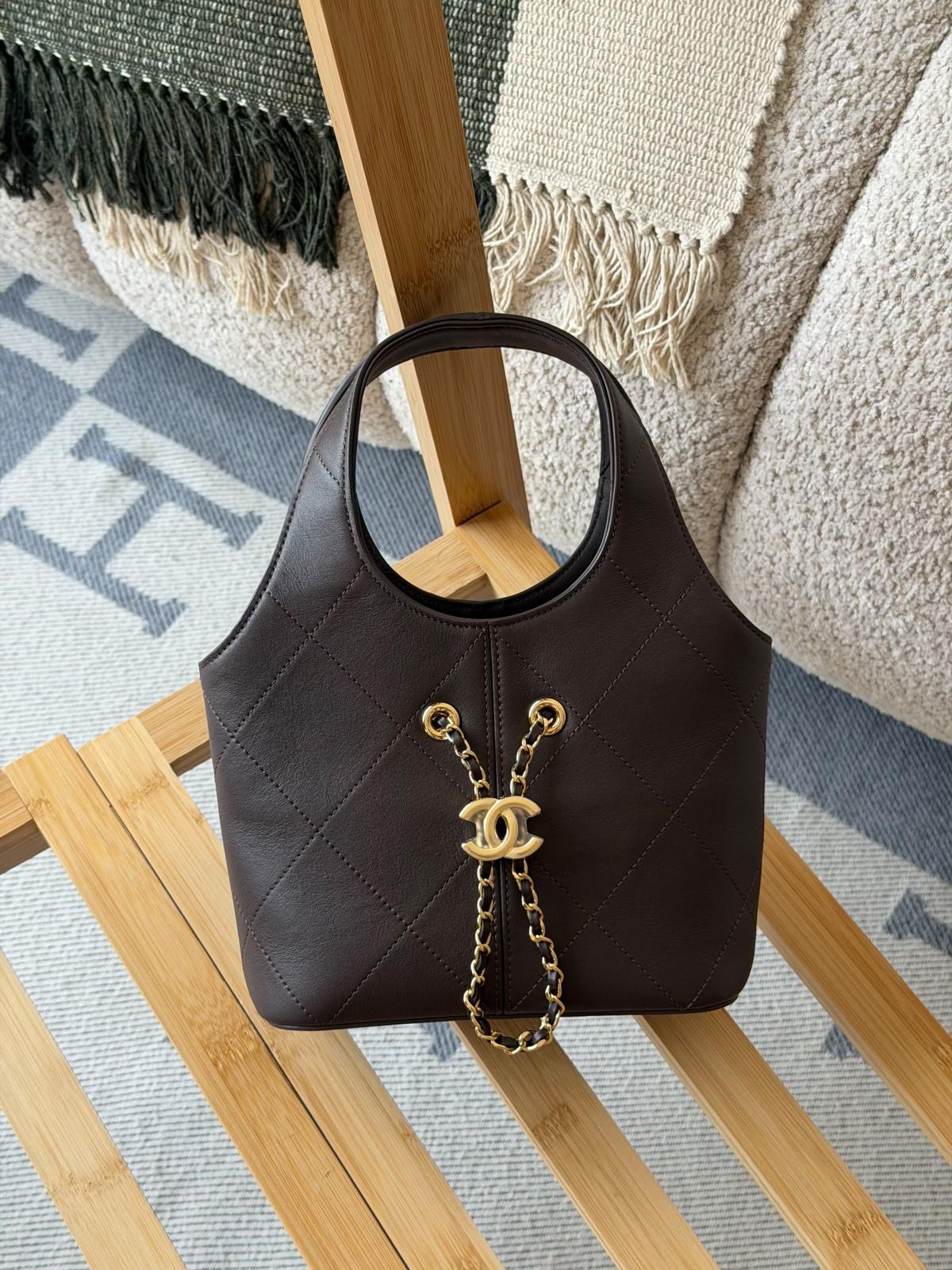 Chanel leather hobo bag with CC drawstring · 2