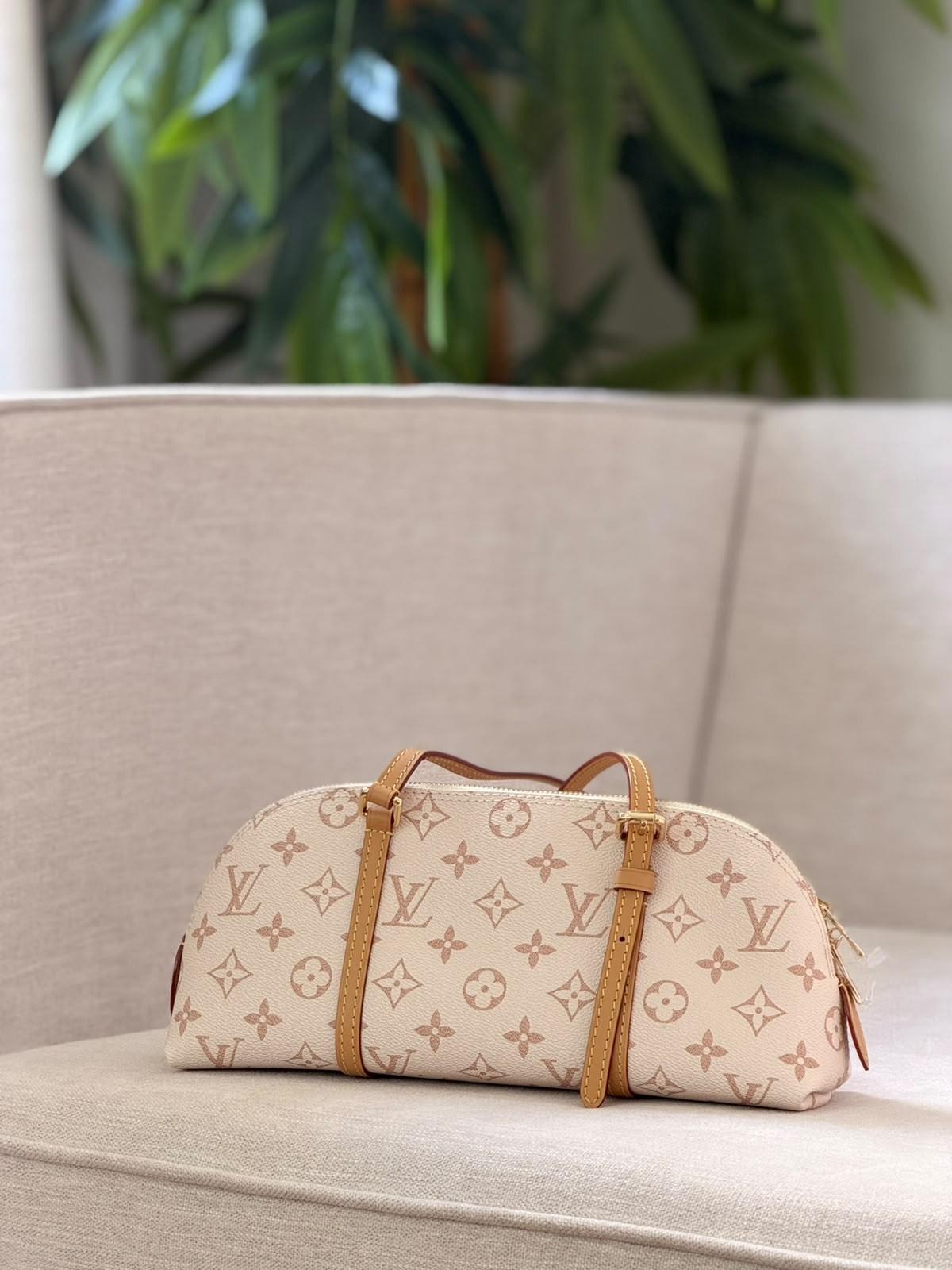 حقيبة لويس فيتون مونوغرام أسطوانية بسحّاب (Louis Vuitton) · 2