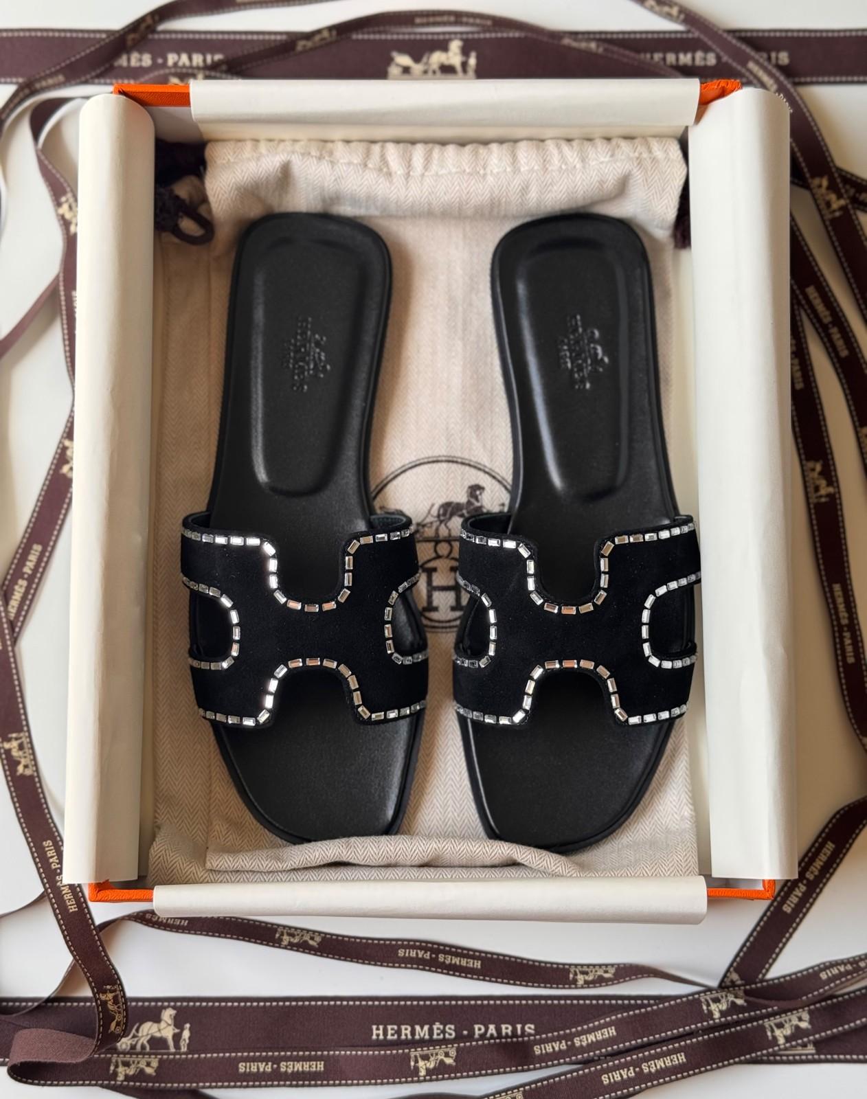 Hermès Oran Sandal in Calfskin with Contrast Stitching · 2