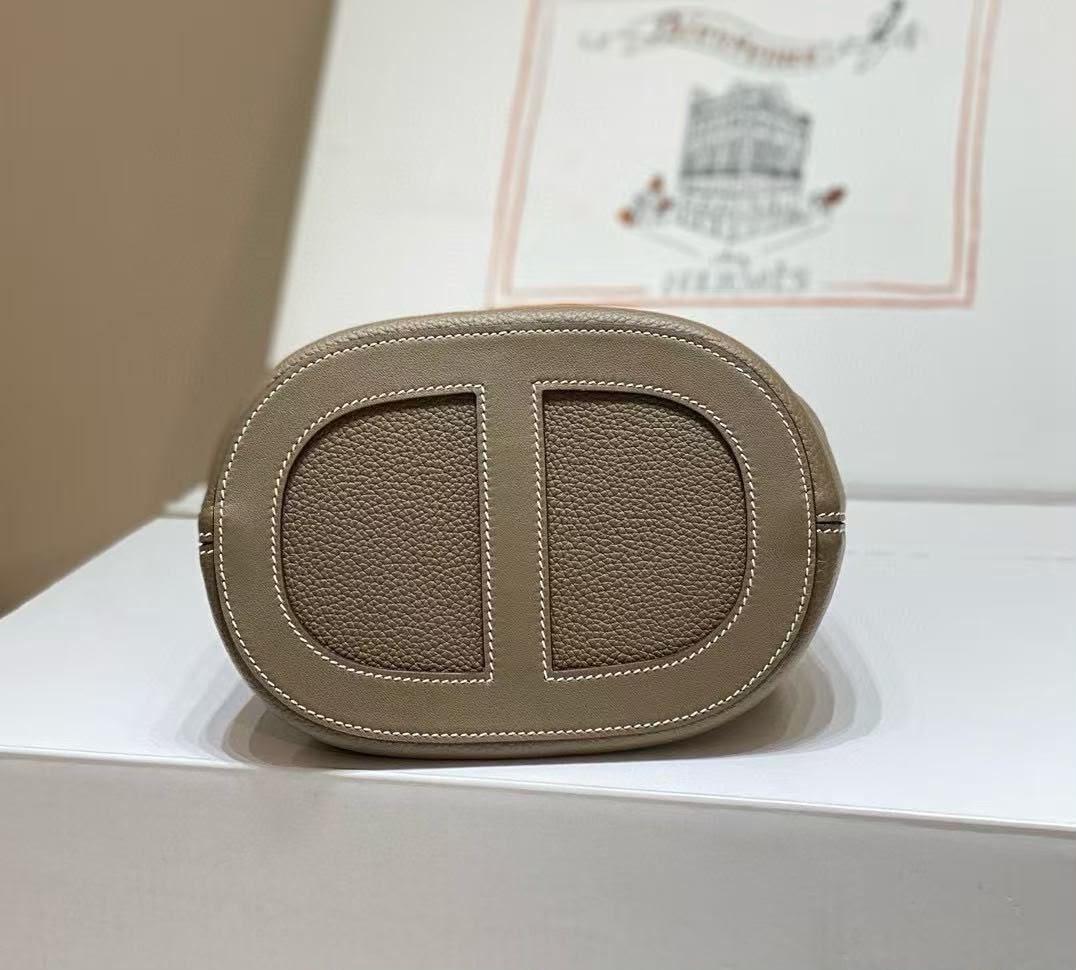 Hermès In-the-Loop 18 Bag in Togo Leather · 3