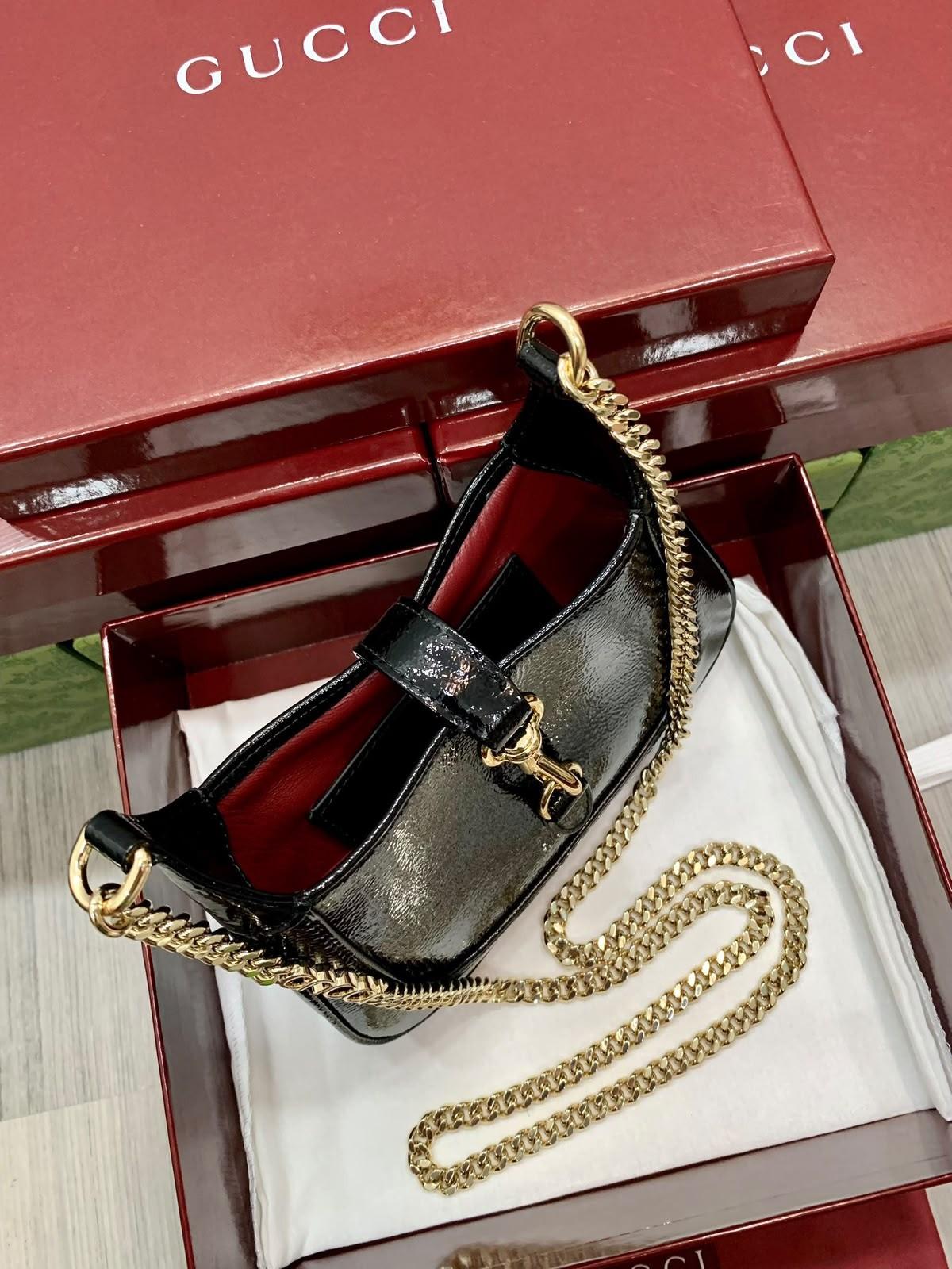 Gucci Jackie 1961 Small Shoulder Bag in Patent Leather with Gold Chain · 3
