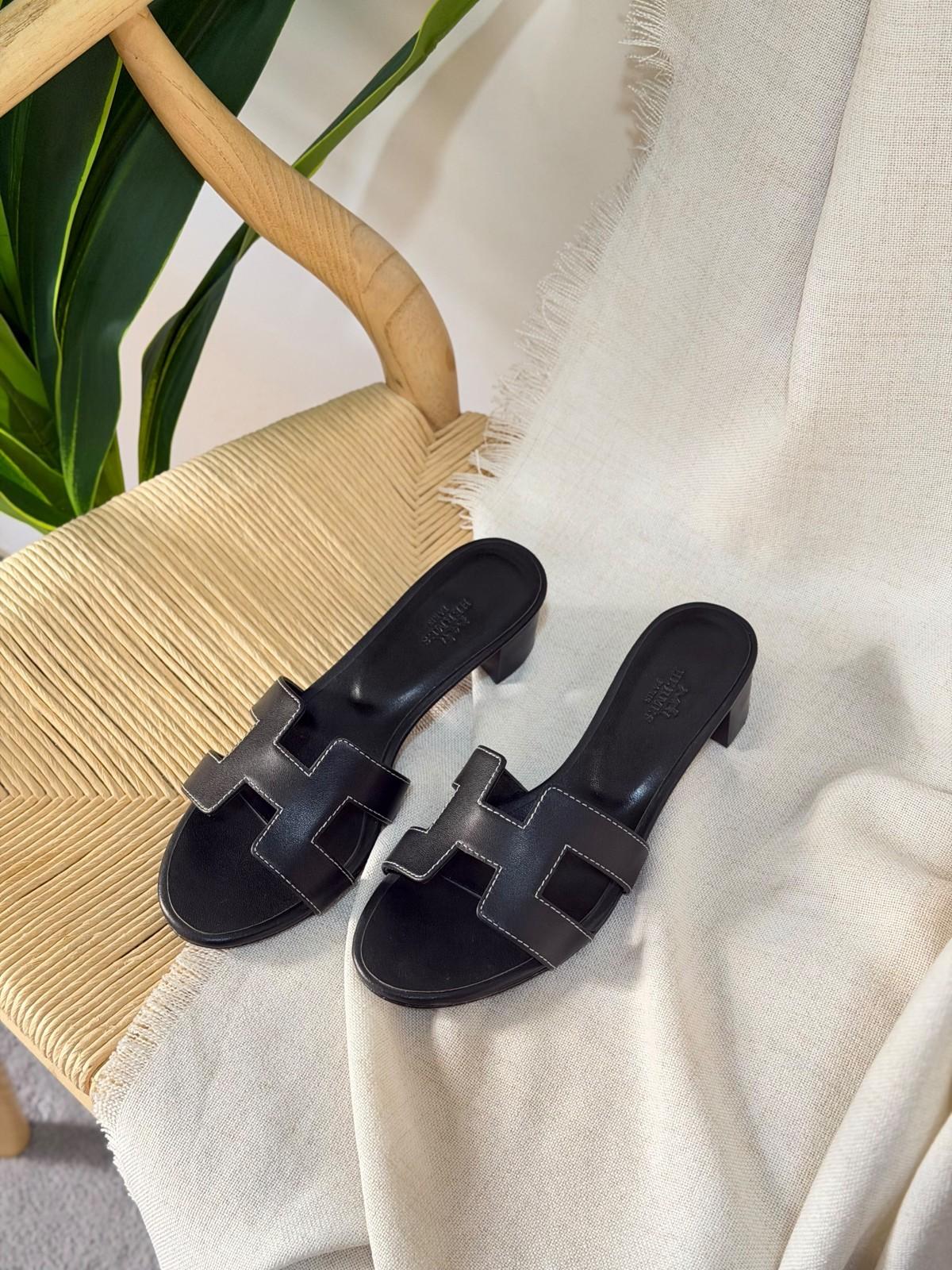 Hermès Oasis Sandal Rouge H · 2