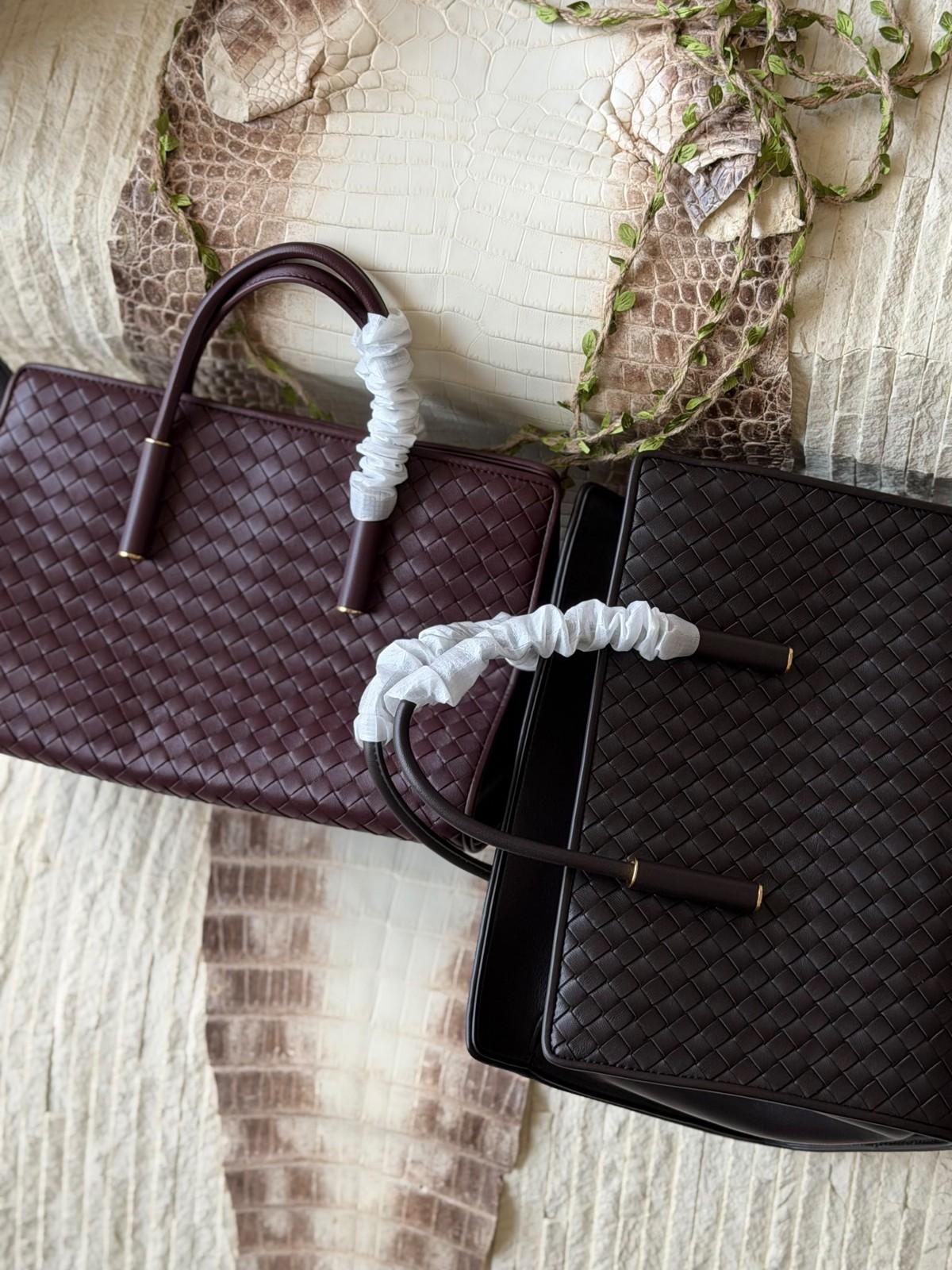 Bottega Veneta Andiamo bag in intrecciato leather · 3