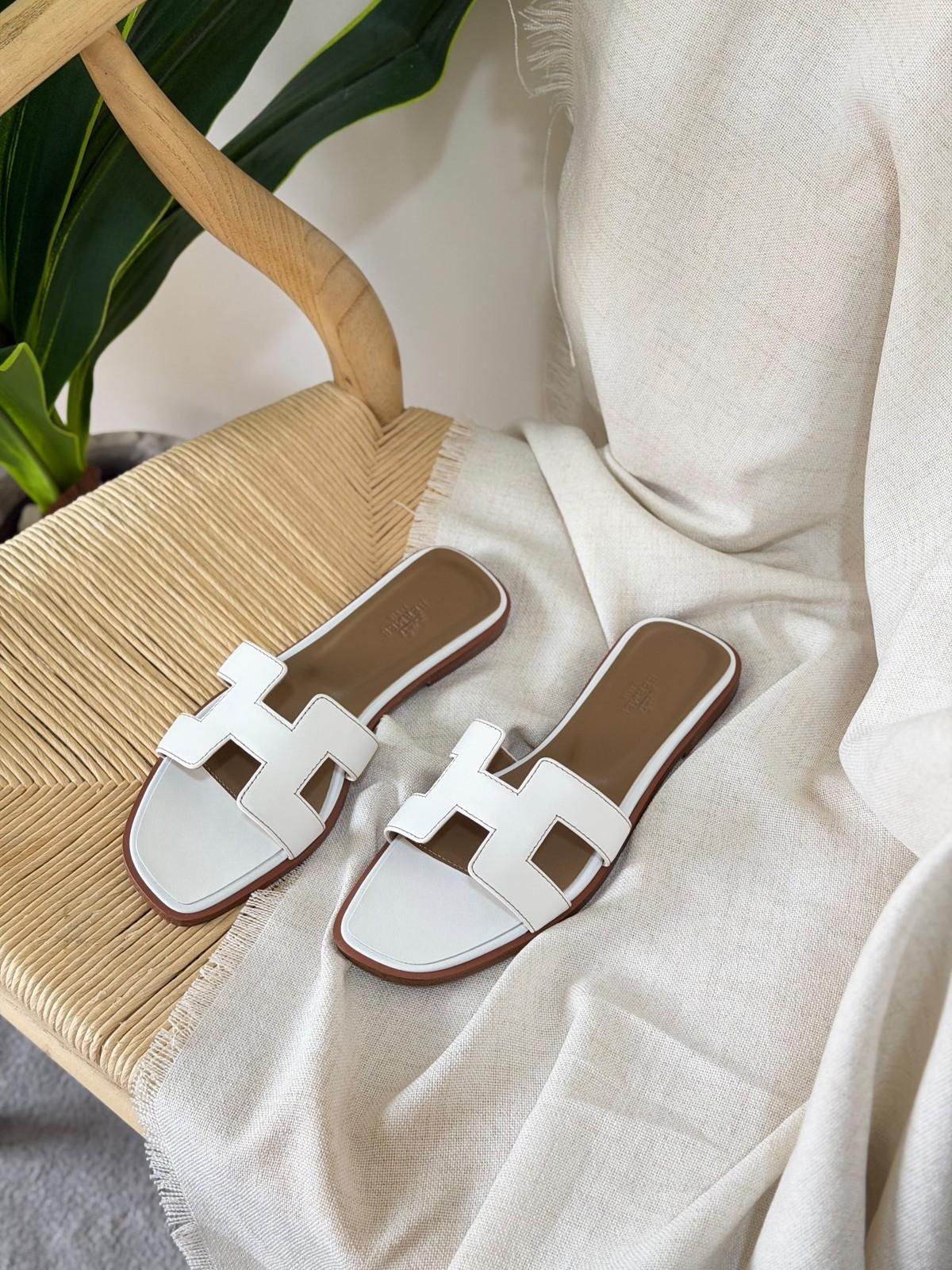 Hermès Oran Sandal in White Calfskin with Brown Leather Sole · 3