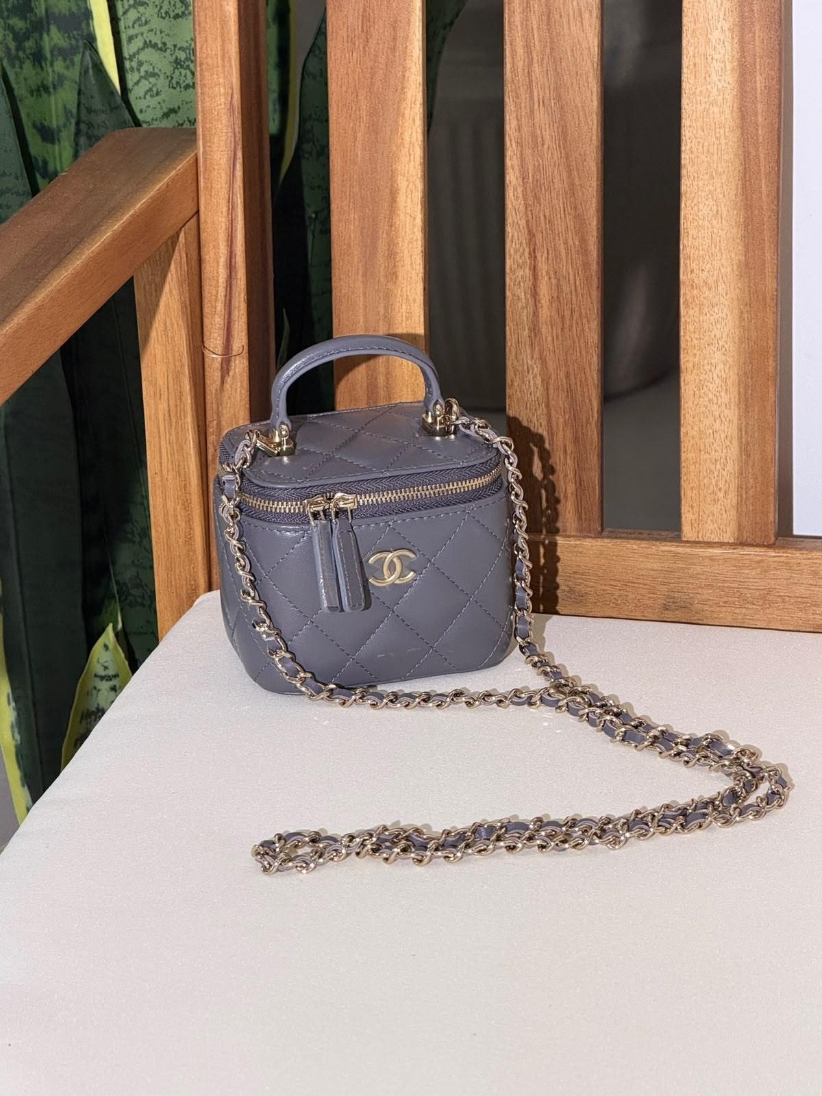 Chanel quilted top-handle vanity case with chain · 2