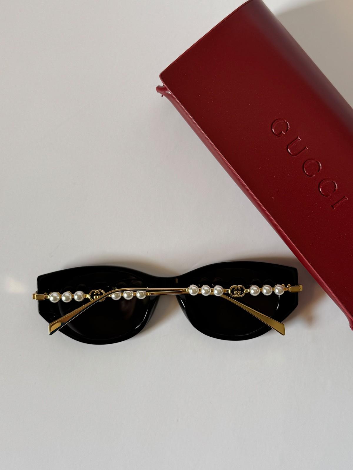 Gucci black acetate sunglasses with pearl and GG temples · 2
