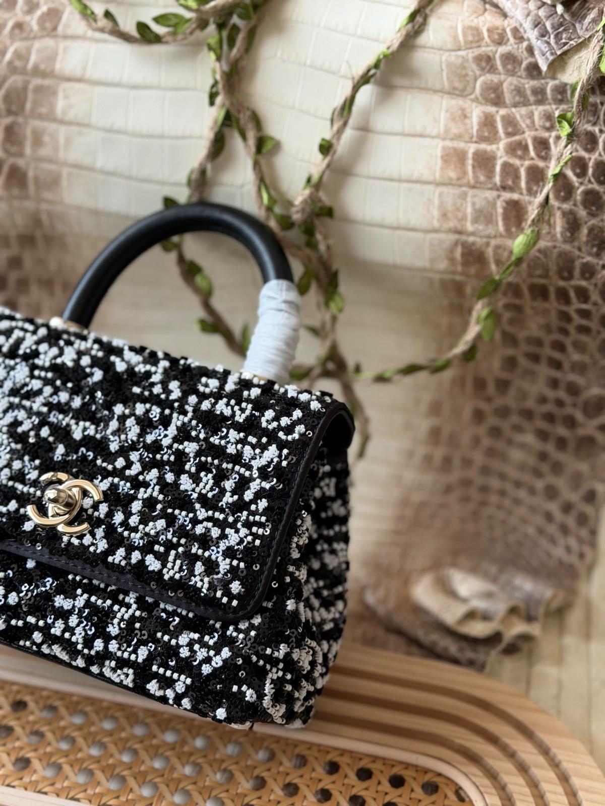 Chanel Coco Handle bag in black and white sequin tweed · 3