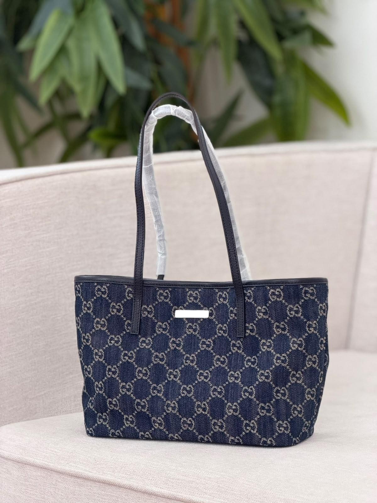 حقيبة غوتشي توت من قماش جي جي جاكار (Gucci) · 3