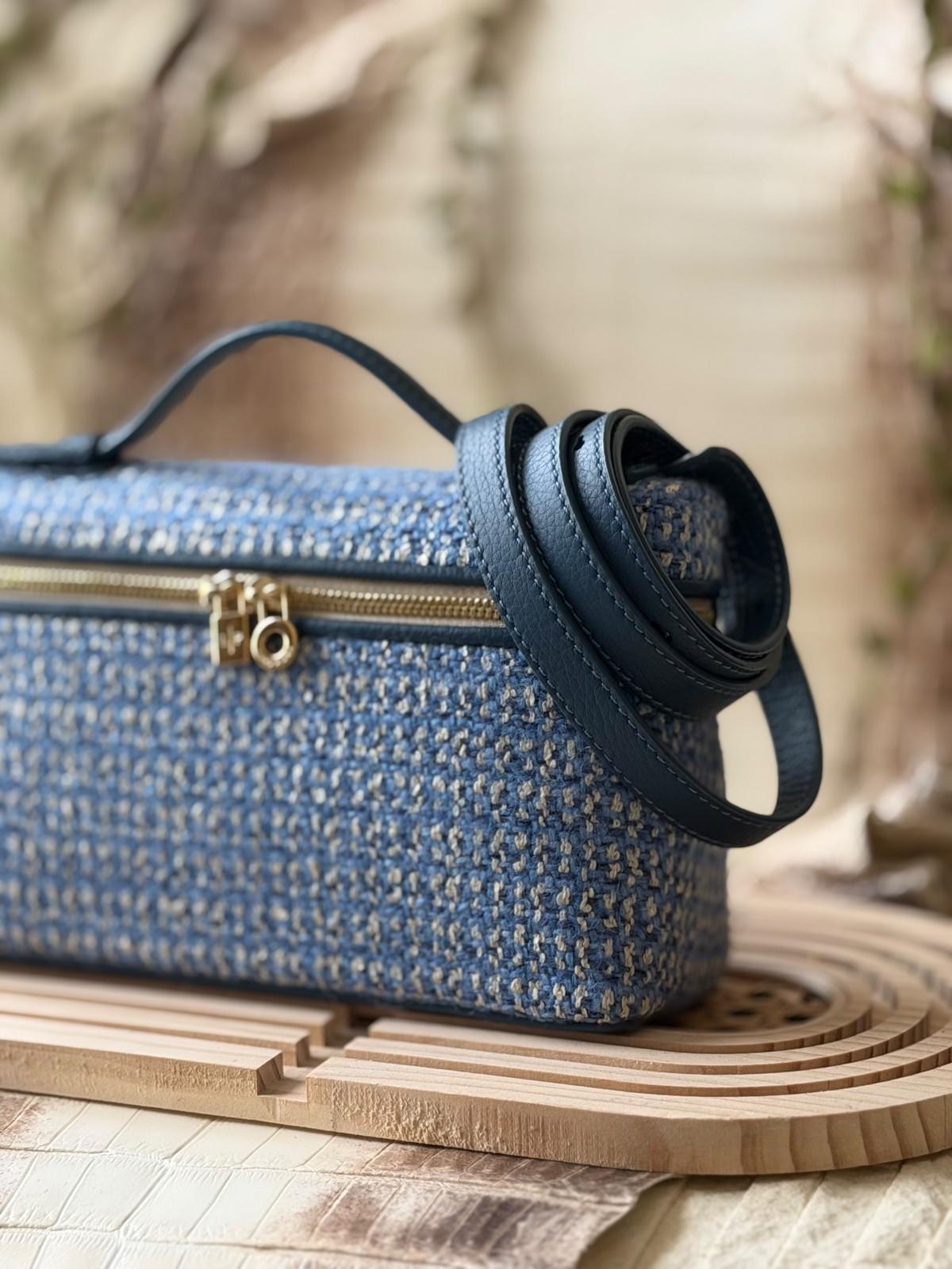 Chanel Vanity Case in blue tweed with leather strap · 2