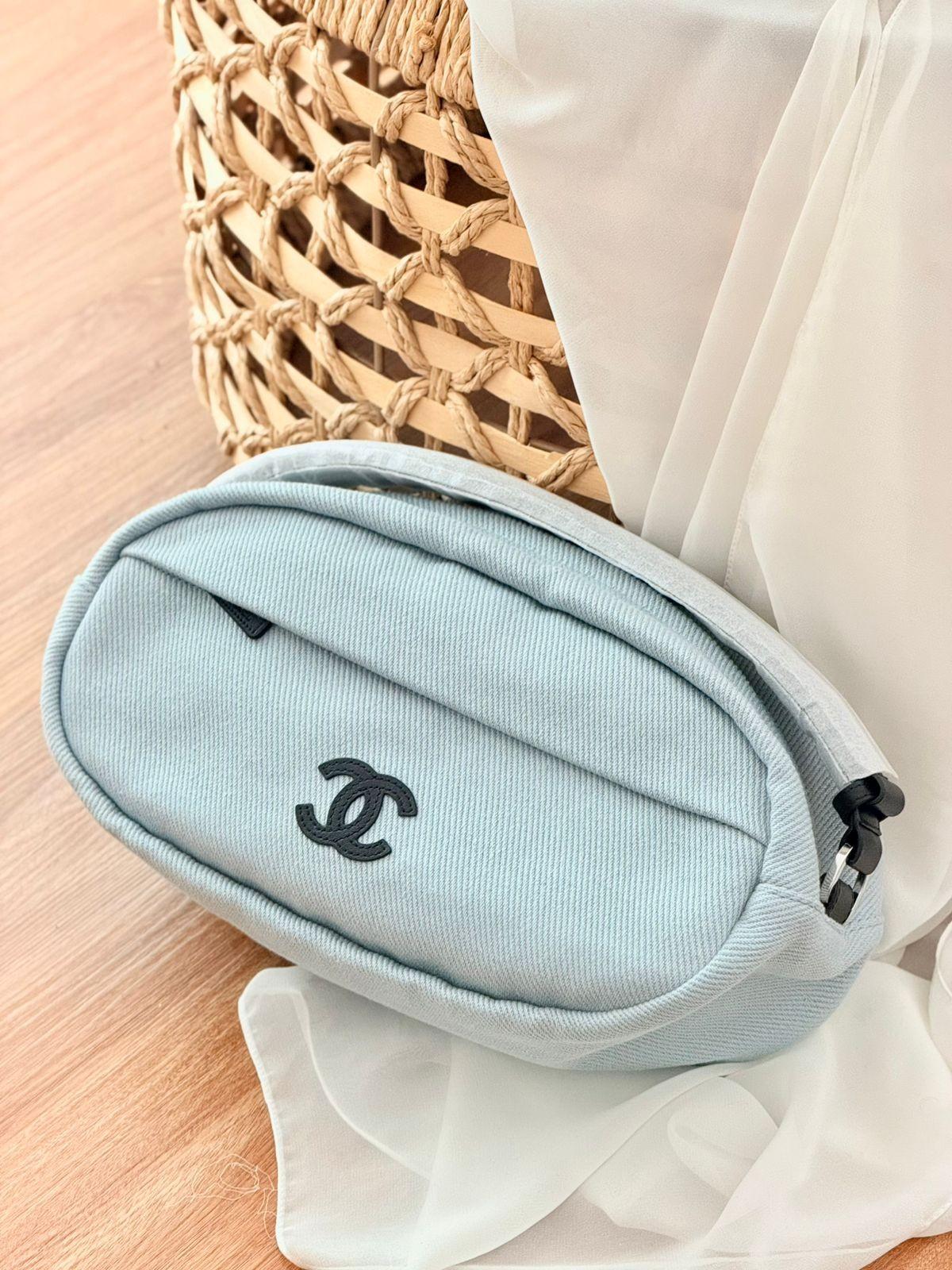حقيبة خصر شانيل من القماش بتطريز شعار سي سي (Chanel) · 2