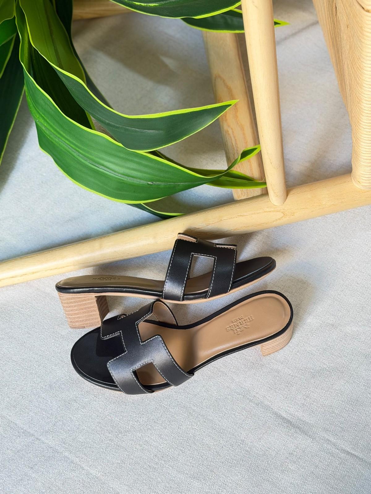 Hermès Oran Sandal in Calfskin with Wooden Heel · 2