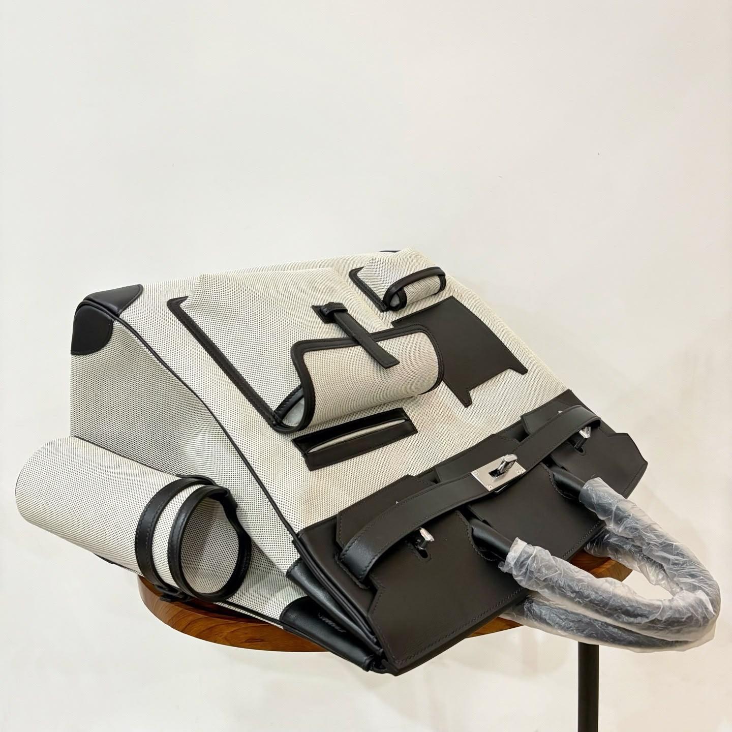 Hermès HAC Birkin 40 in Black Leather and Ecru Canvas Toile · 2