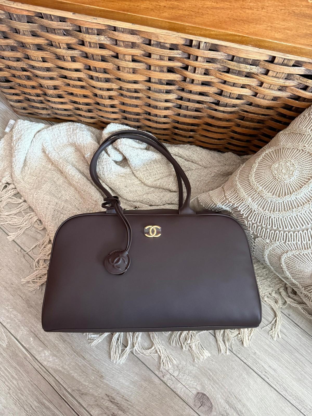 Chanel CC Bowling Bag in Black and Brown Calfskin · 3