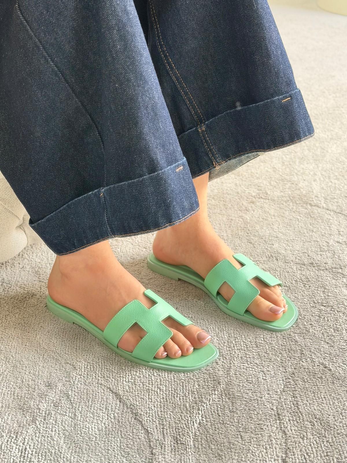 Hermès Oran Sandal in Epsom Calfskin · 3