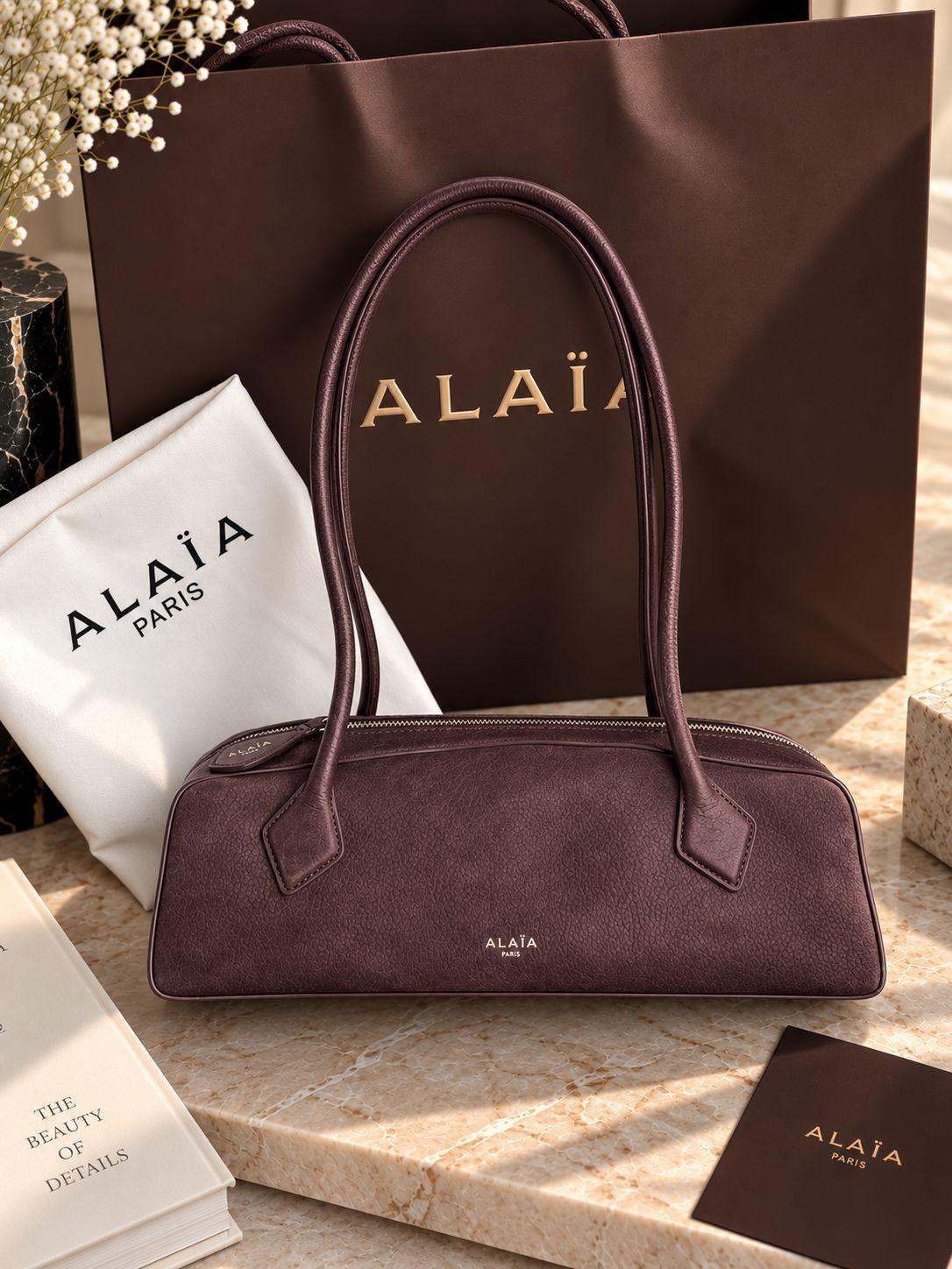 Alaïa Le Teckel bag with tubular handles · 3
