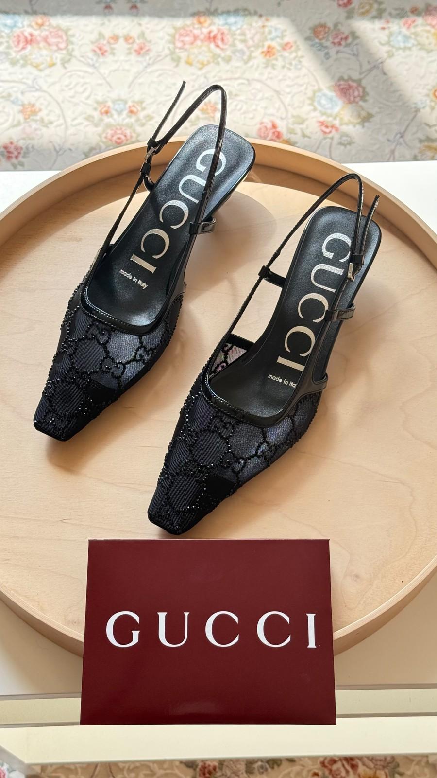 حذاء غوتشي سلينجباك من lace بشعار GG · 3