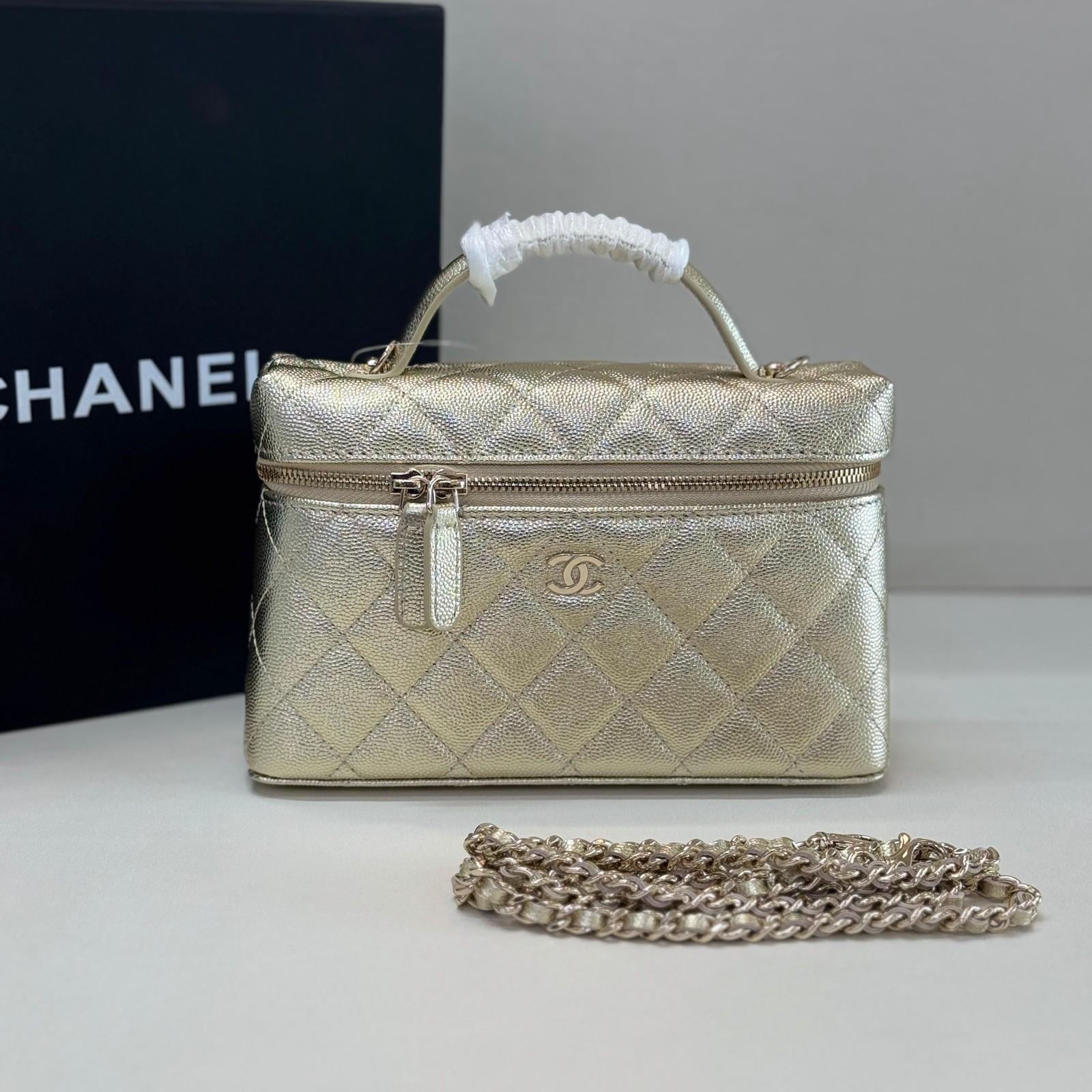 Chanel quilted vanity case with chain · 2