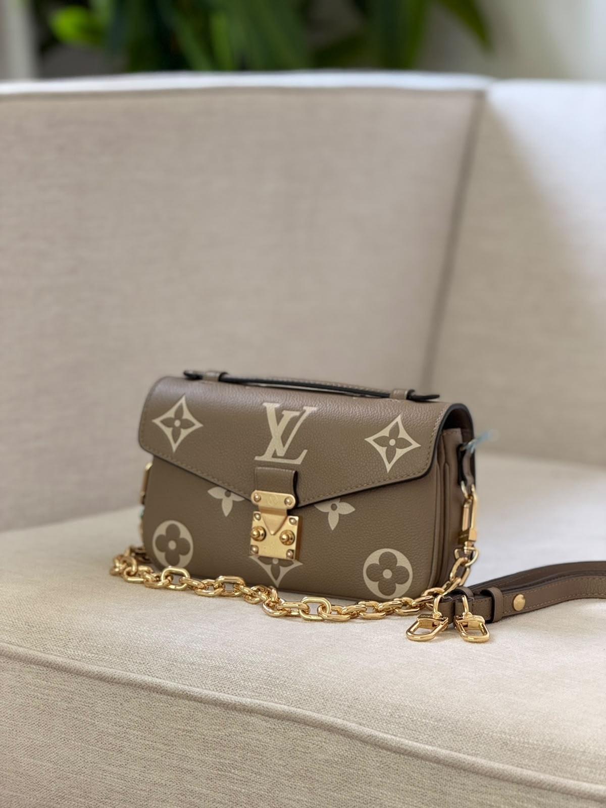 حقيبة لويس فيتون بوشيت ميتيس إيست ويست مونوغرام (Louis Vuitton) · 2